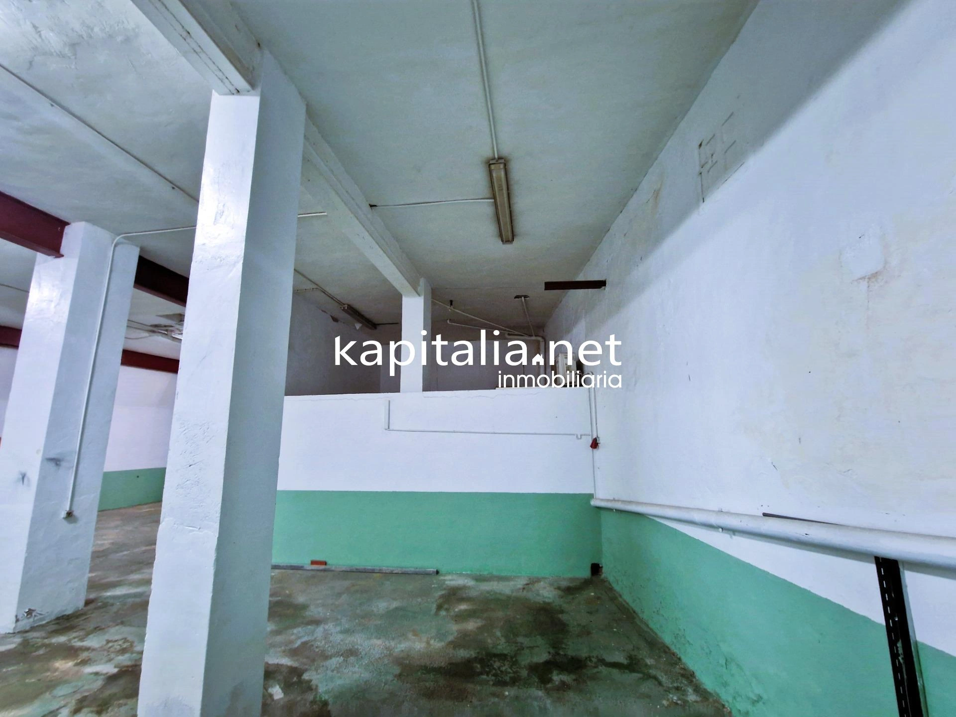 Venta o alquiler de nave o gran local comercial en Olleria