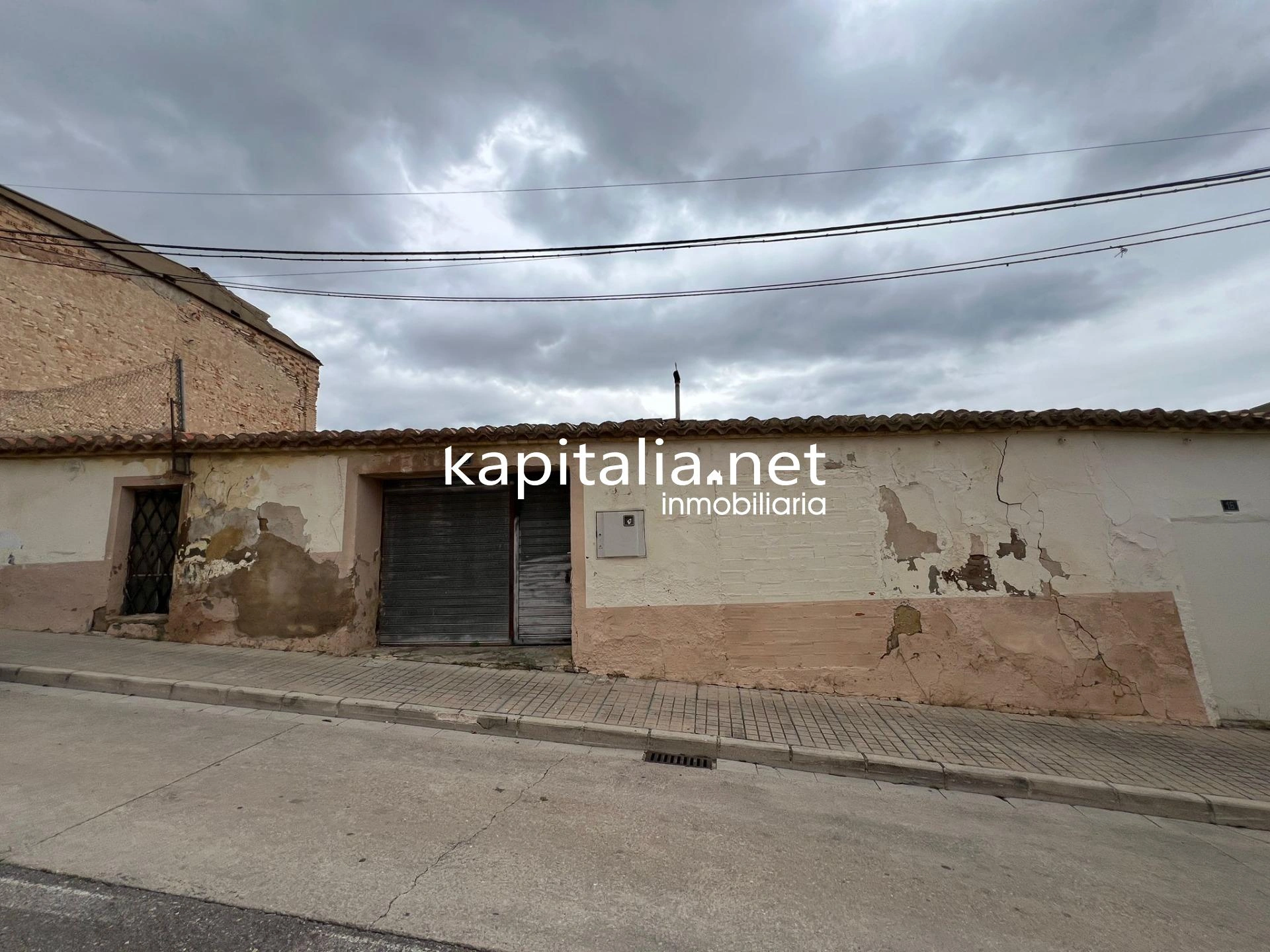 Local a la venta en Ontinyent , zona centro .