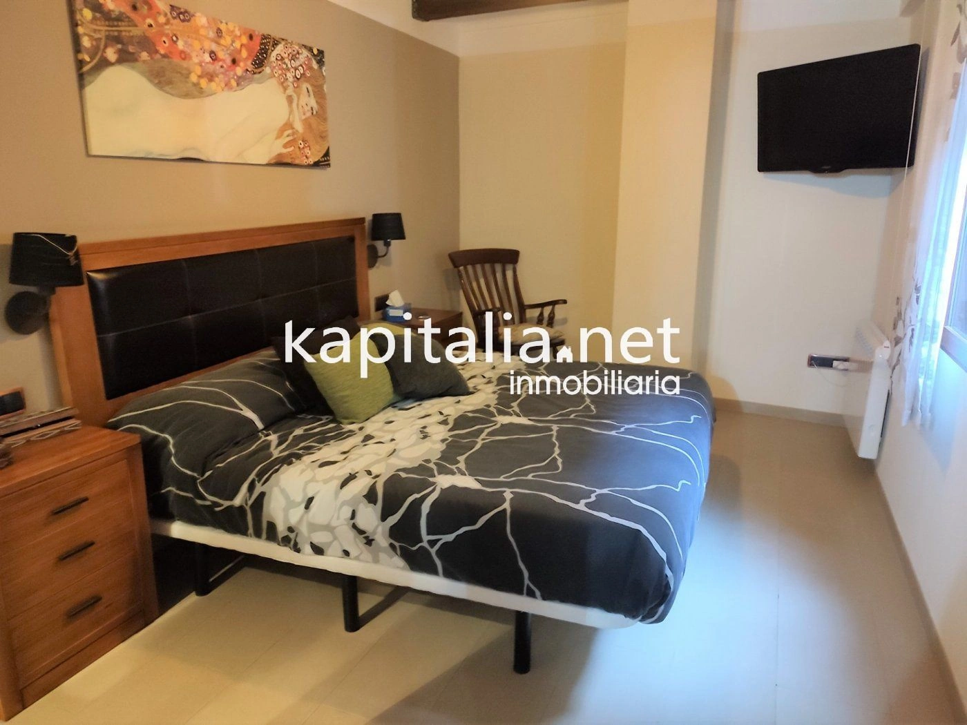 BONITA CASA REFORMADA A LA VENTA EN AGULLENT UBICADA EN ZONA TRANQUILA.