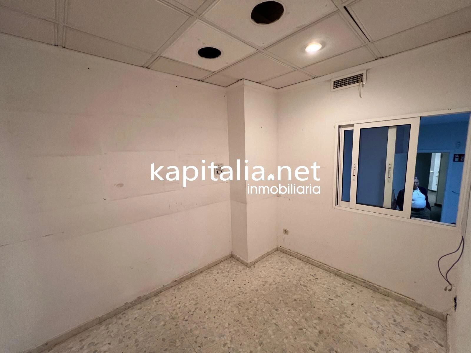 09765 - LOCAL COMERCIAL ZONA CENTRO A LA VENTA EN XATIVA