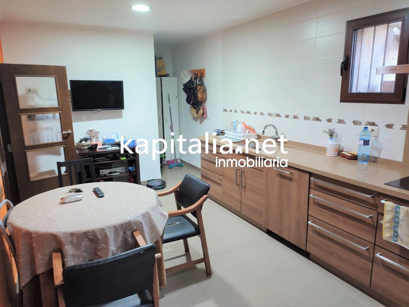 BONITA CASA REFORMADA A LA VENTA EN AGULLENT UBICADA EN ZONA TRANQUILA.