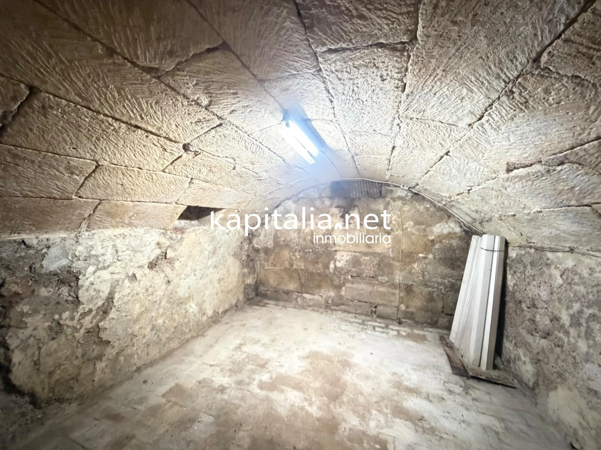 10203 - Vivienda en planta baja con bodega en sótano