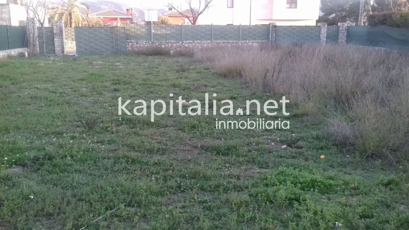 03123 - Parcela en venta en la urbanización las aguas de Ontinyent.