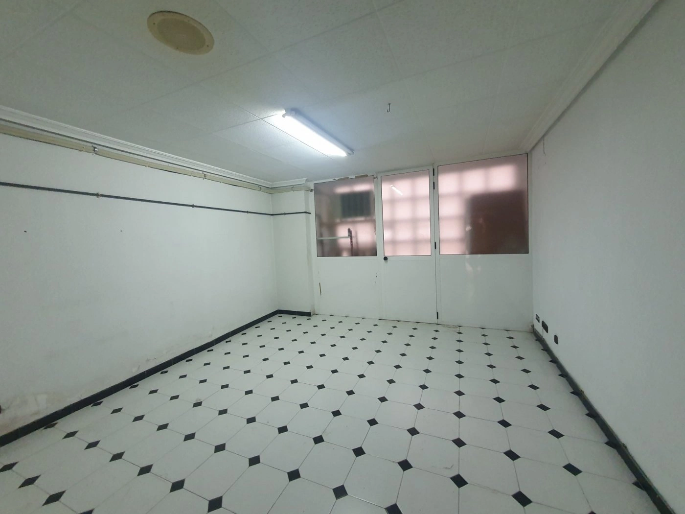 06746 - Commercial premises for rent in Ontinyent.