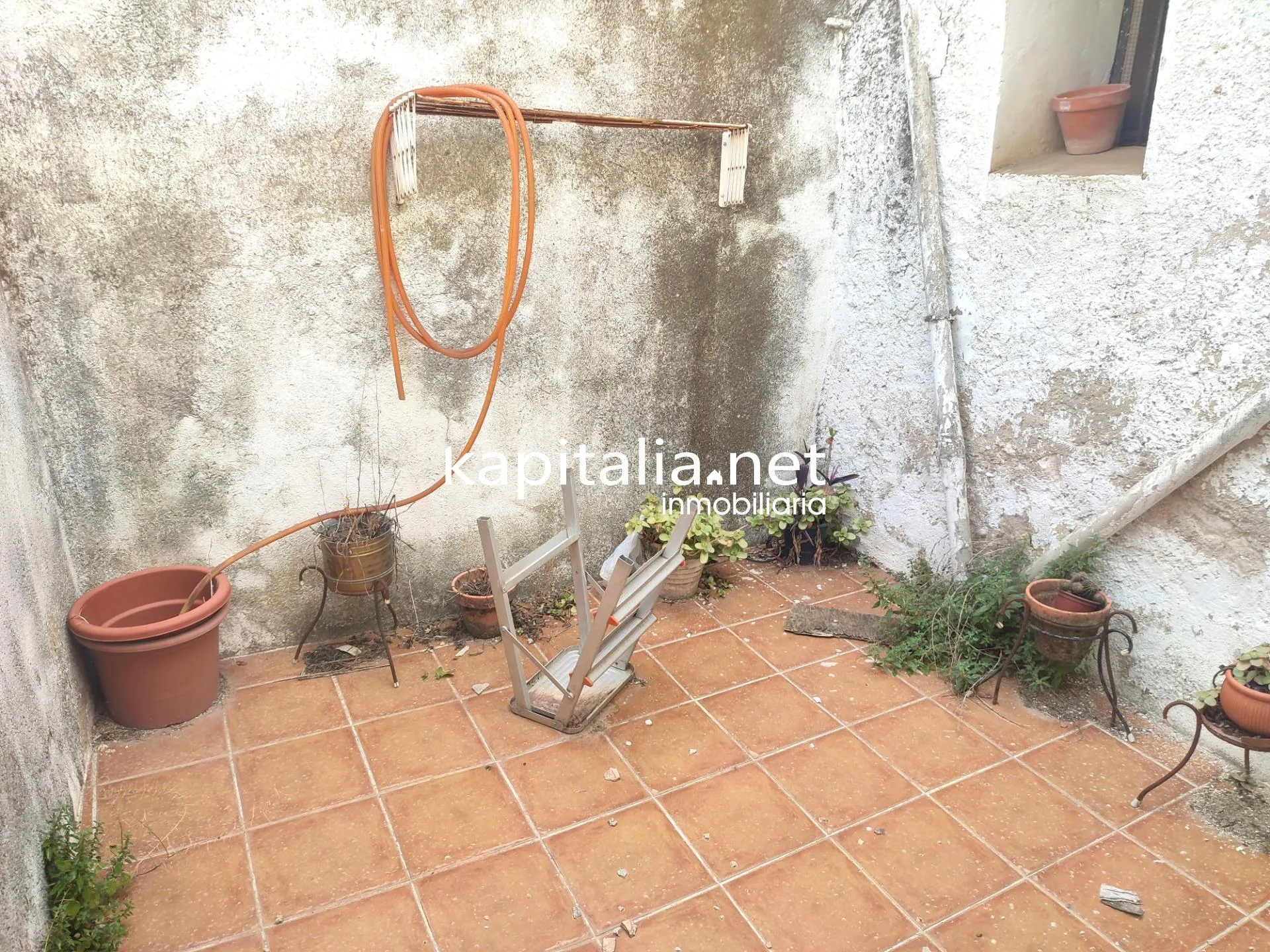 09240 - CASA A LA VENTA PARA REFORMAR EN AGULLENT