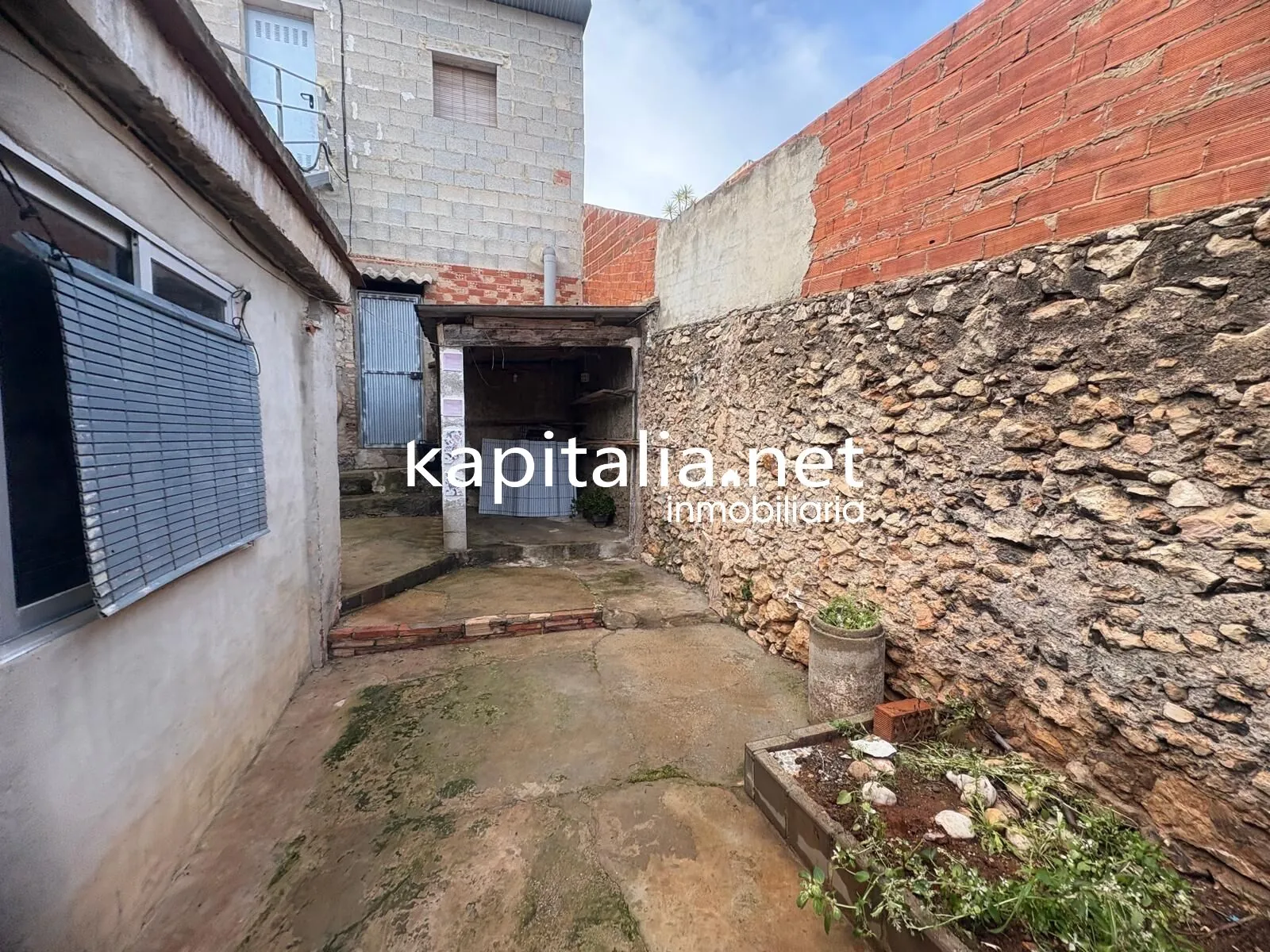 09847 - BONITA CASA A LA VENTA EN L'ENOVA