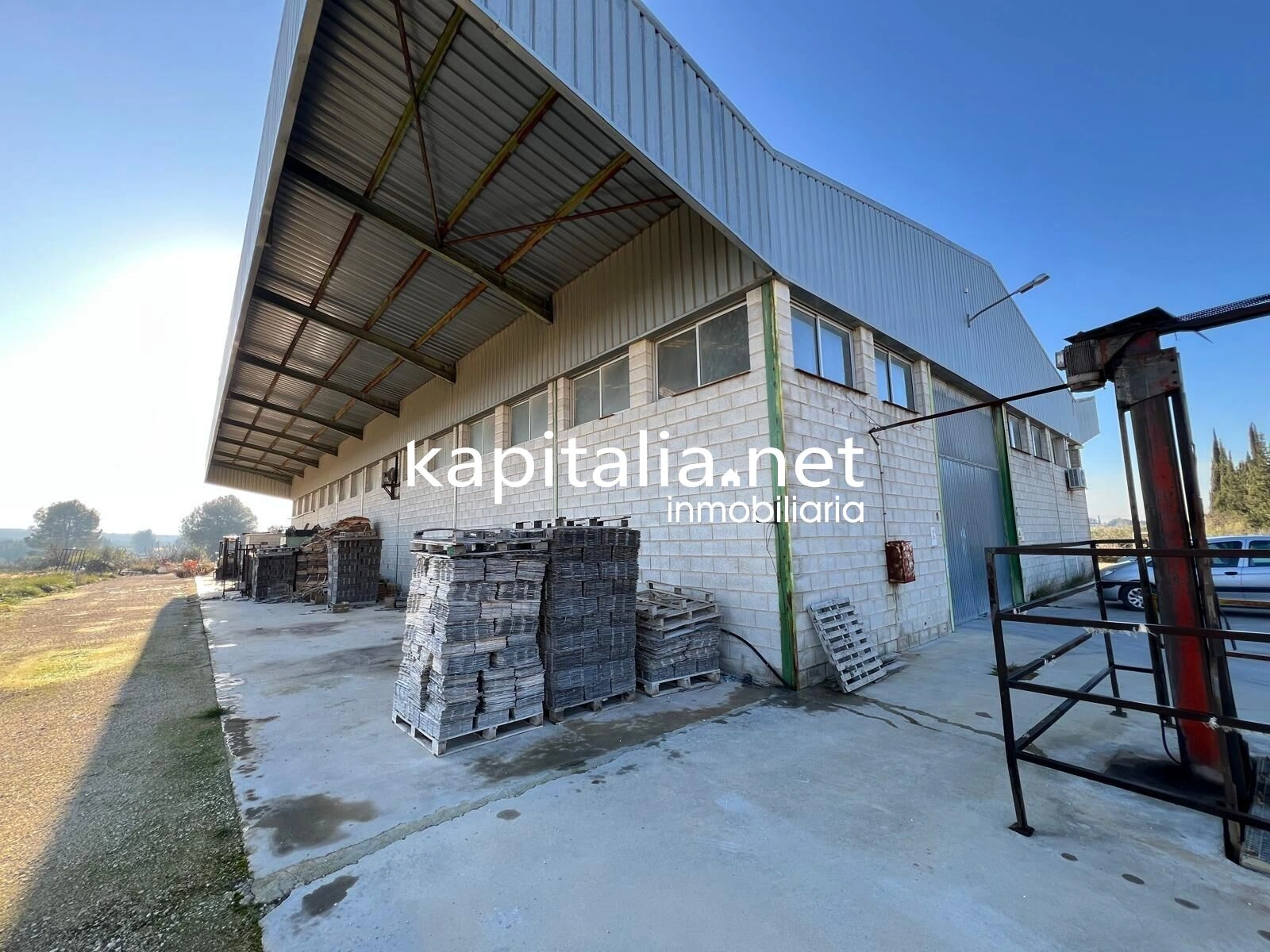 09907 - ESTUPENDA NAVE A LA VENTA EN QUATRETONDA