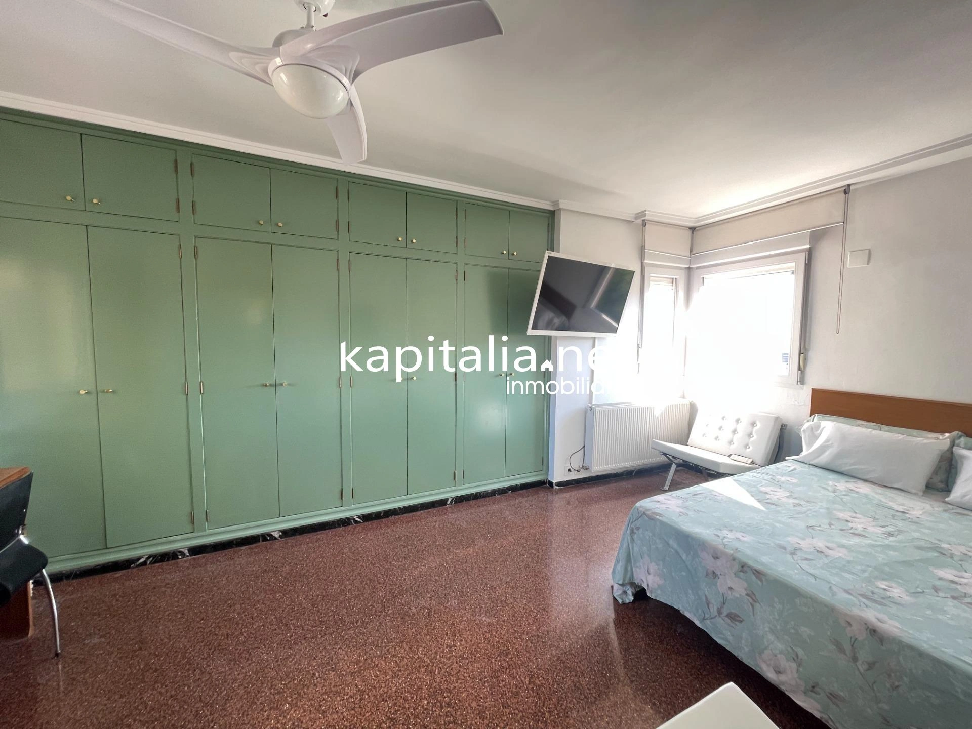 Ático duplex con chimenea y vistas panorámicas