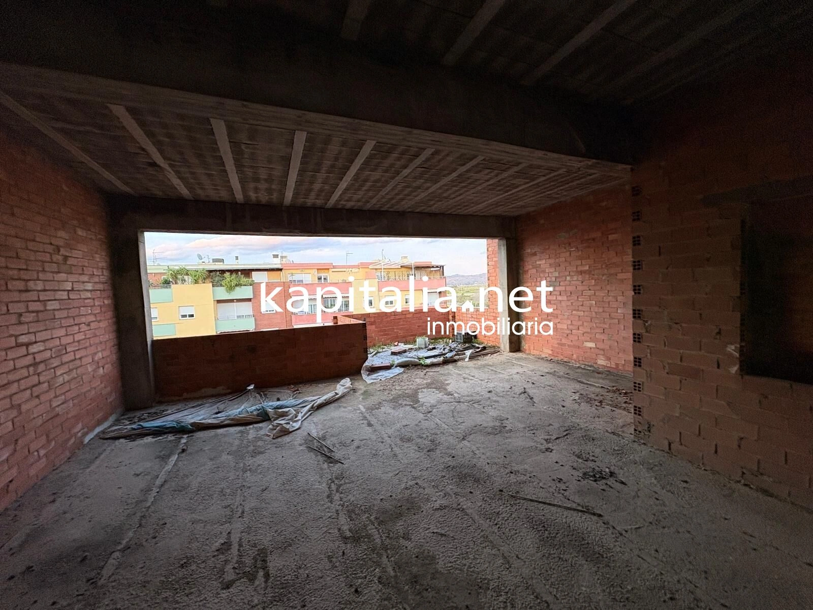 EDIFICIO DE 3 PLANTAS PARA TERMINAR DE CONSTRUIR A LA VENTA EN MANUEL
