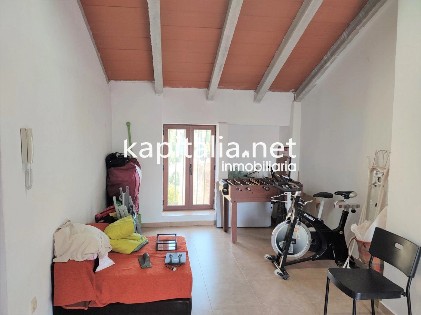 BONITA CASA REFORMADA A LA VENTA EN AGULLENT UBICADA EN ZONA TRANQUILA.