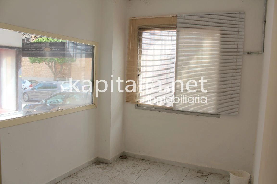 Se alquila local comercial