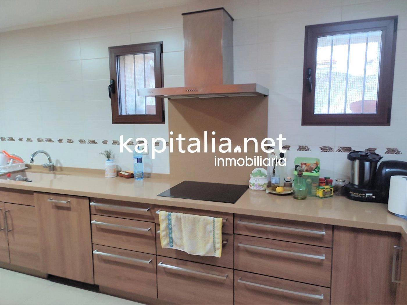 BONITA CASA REFORMADA A LA VENTA EN AGULLENT UBICADA EN ZONA TRANQUILA.