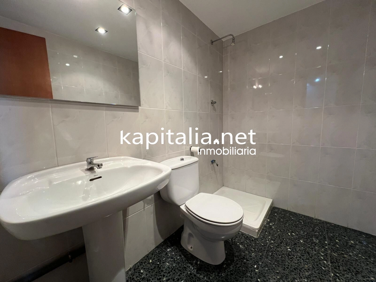 08900 - Entresuelo con 2 garajes a la venta en Ontinyent zona San José