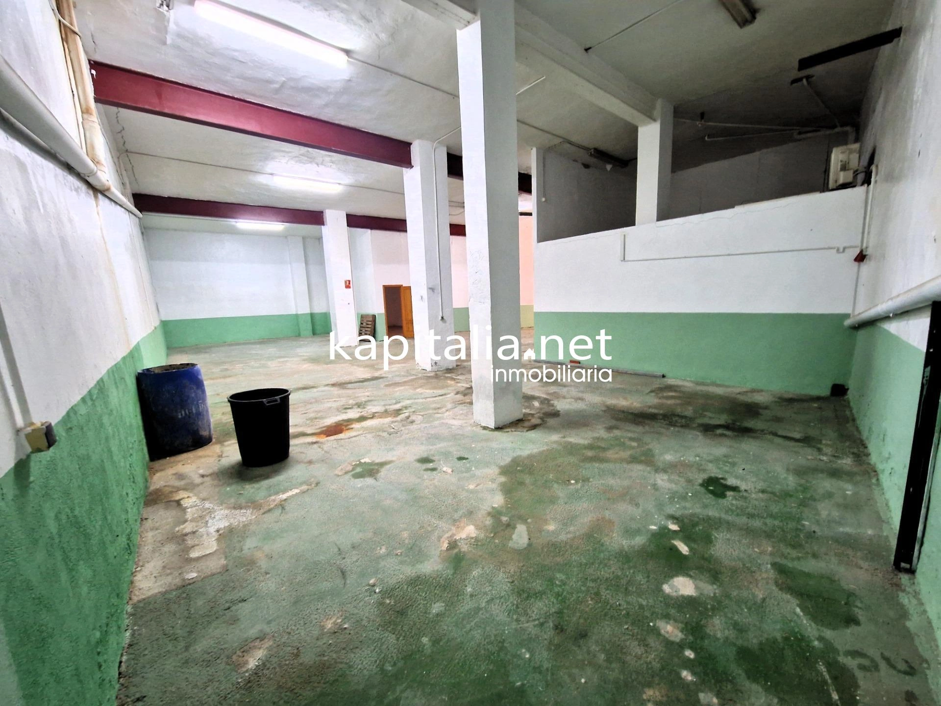 Venta o alquiler de nave o gran local comercial en Olleria