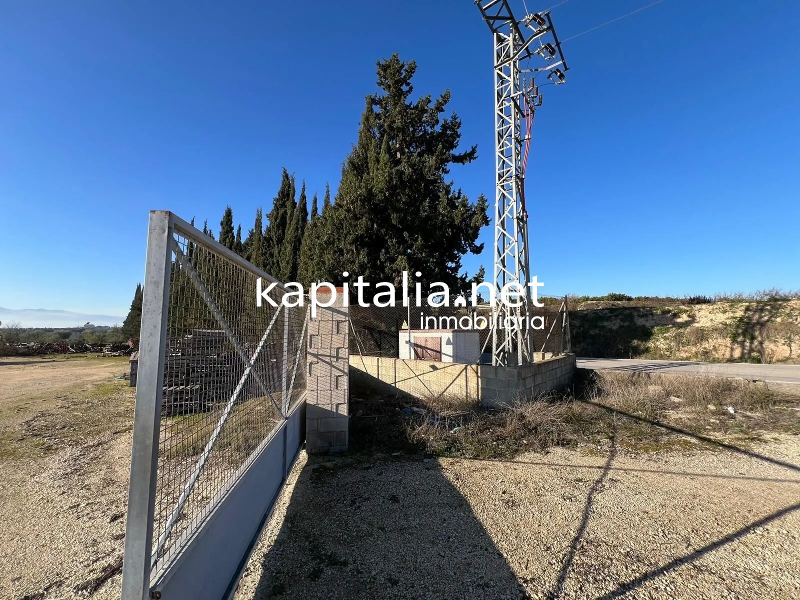 09907 - ESTUPENDA NAVE A LA VENTA EN QUATRETONDA