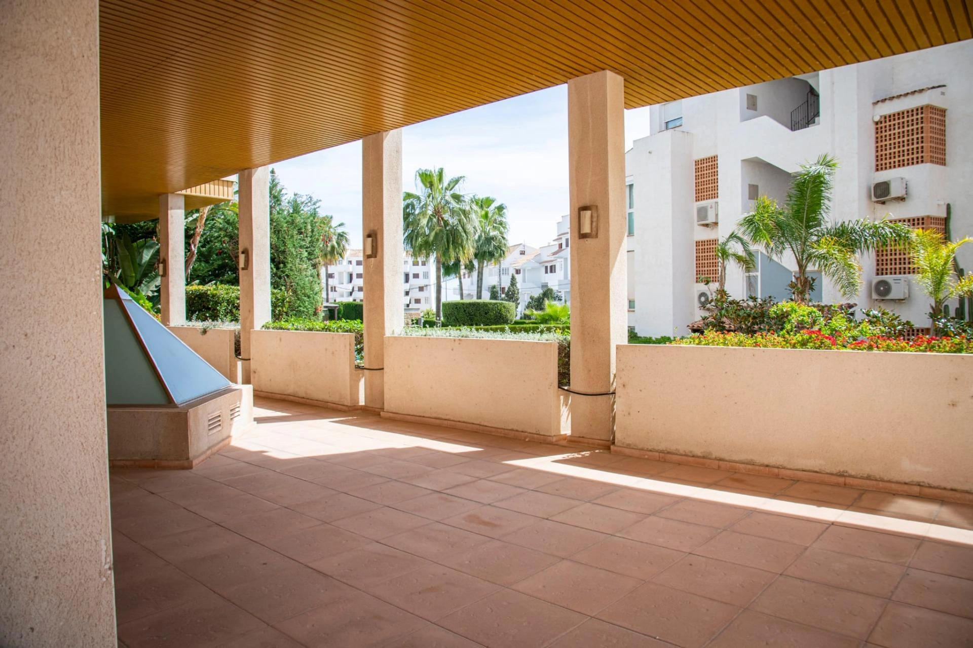 09371 - Local comercial en Altea avenida Conde de Altea