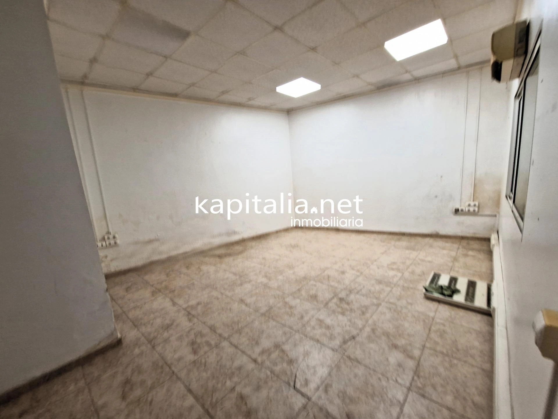 Venta o alquiler de nave o gran local comercial en Olleria