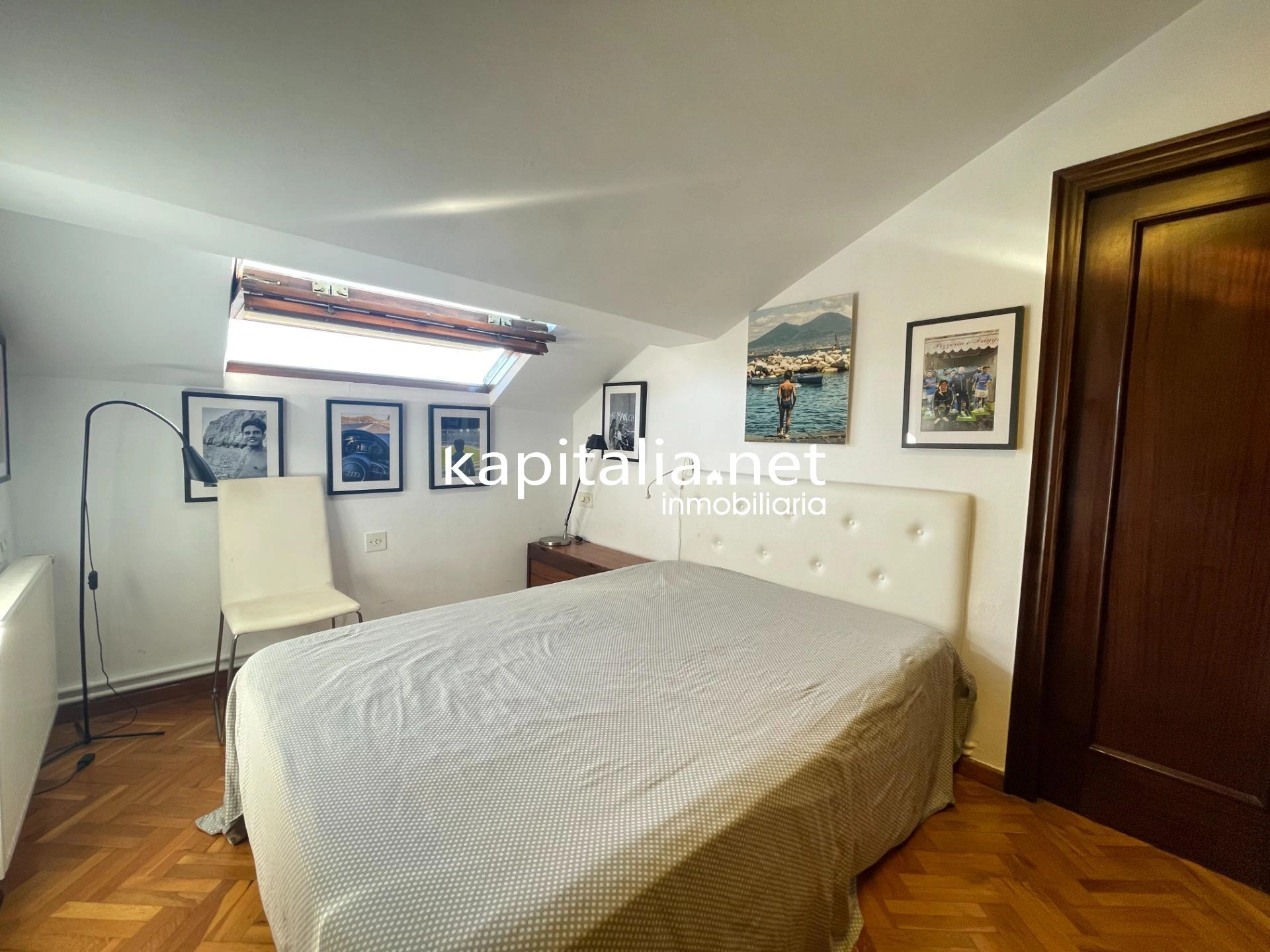 Ático duplex con chimenea y vistas panorámicas
