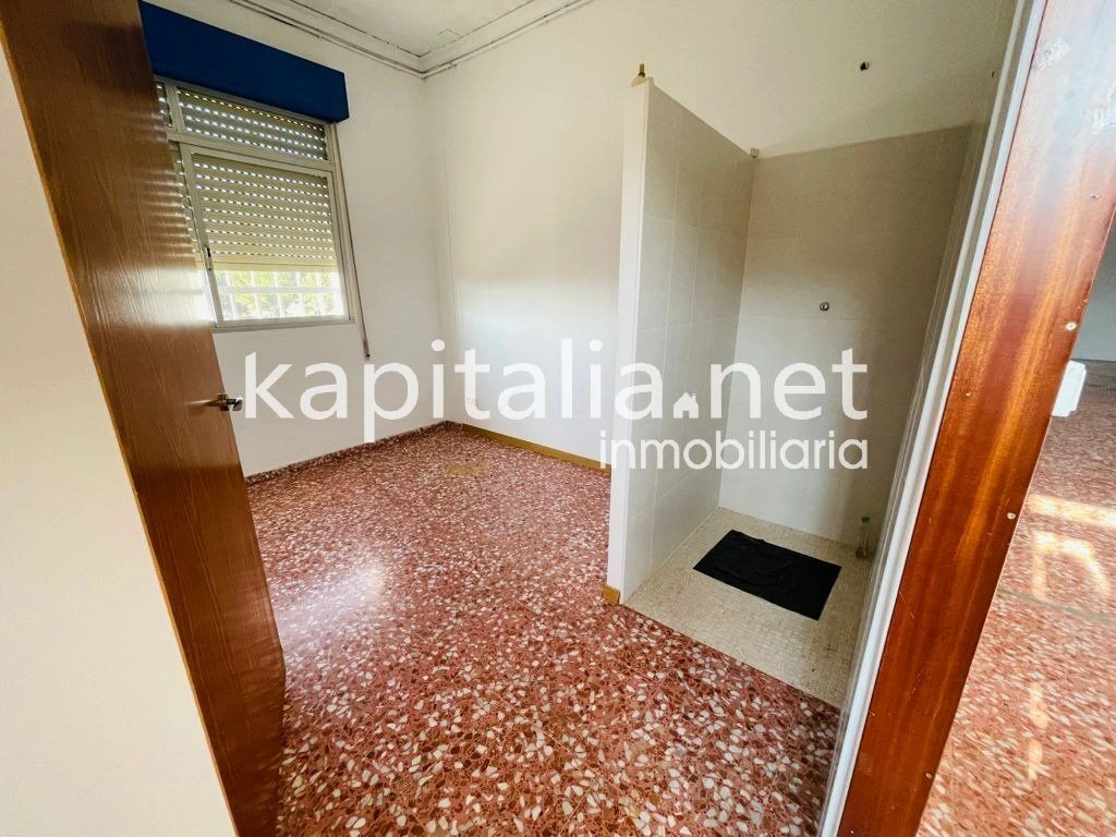 06570 - Local comercial en venta y alquiler en L´Olleria (Valencia)