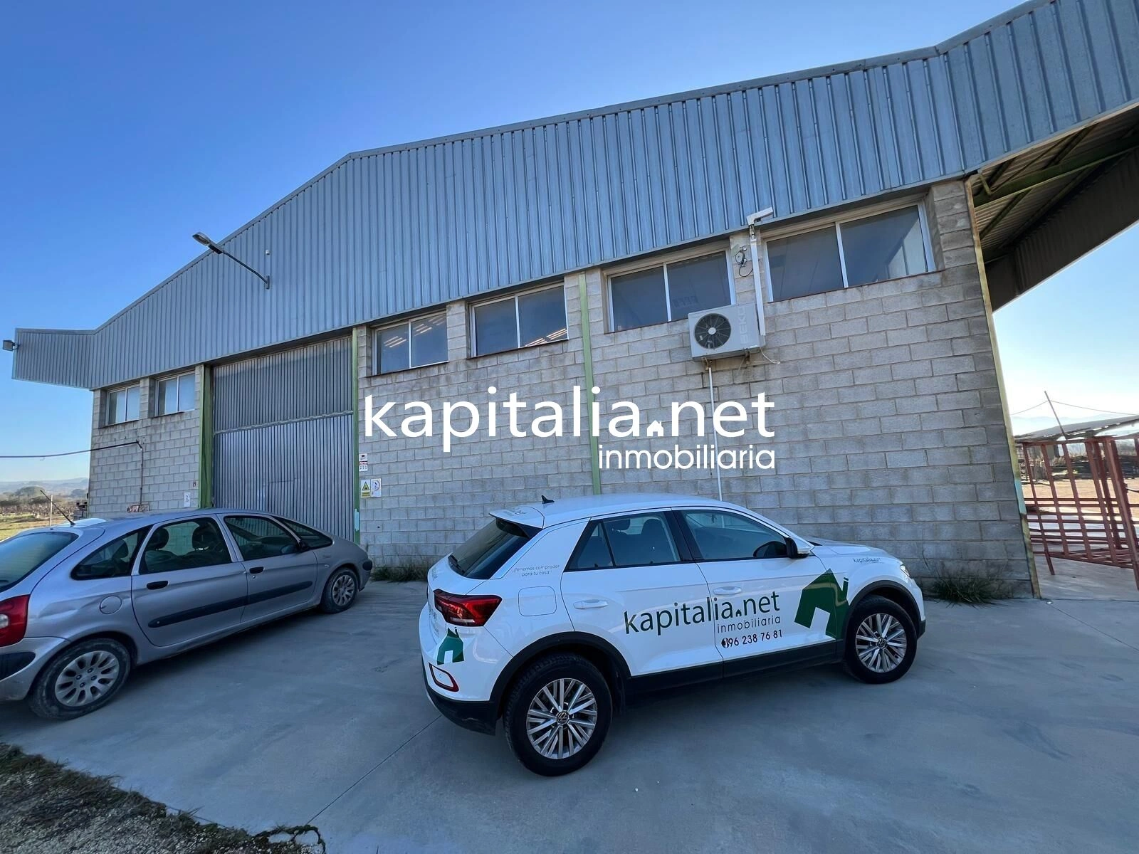 09907 - ESTUPENDA NAVE A LA VENTA EN QUATRETONDA