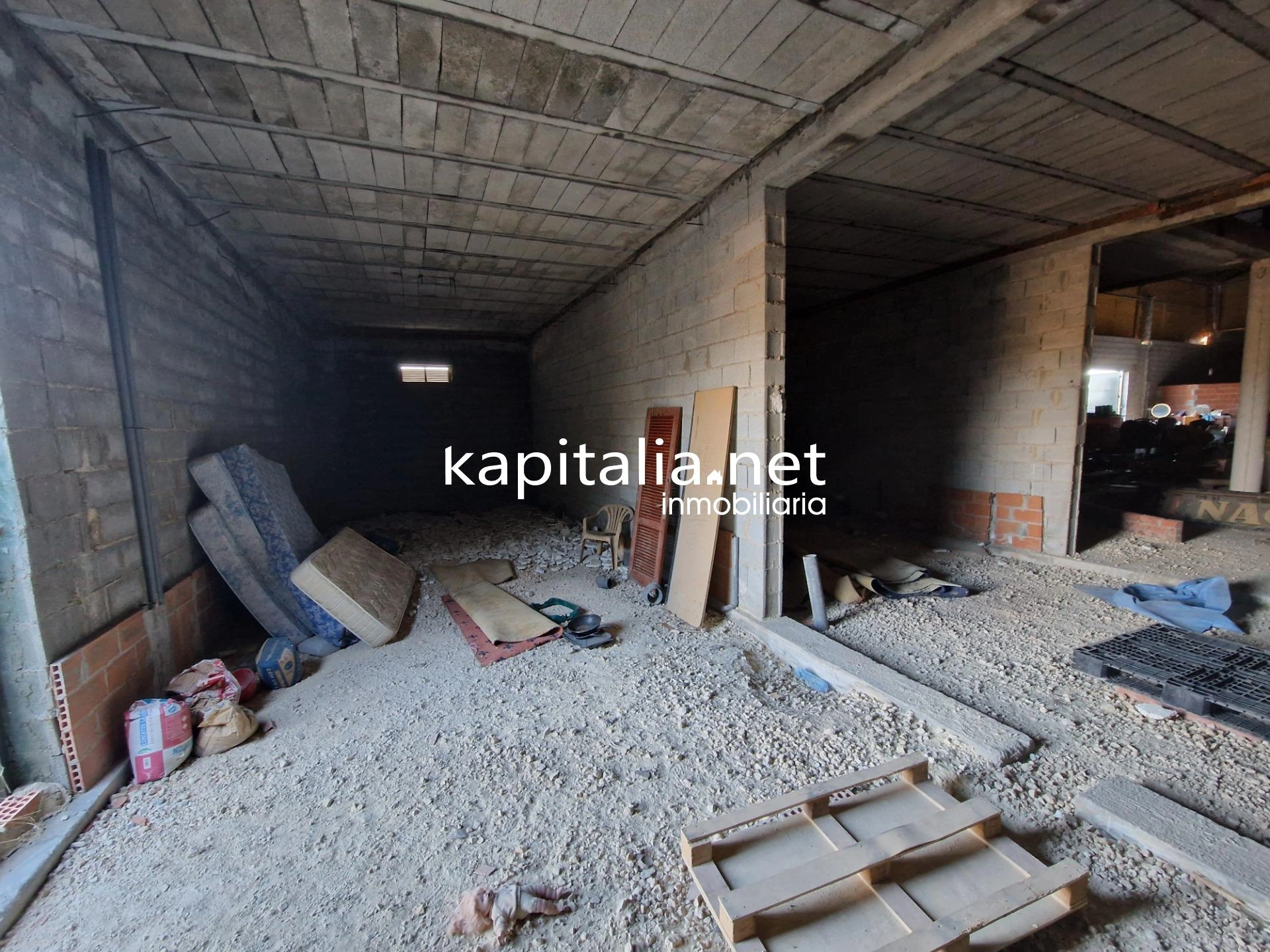 08854 - Nave en venta más 30.000m2 de parcela en Belgida