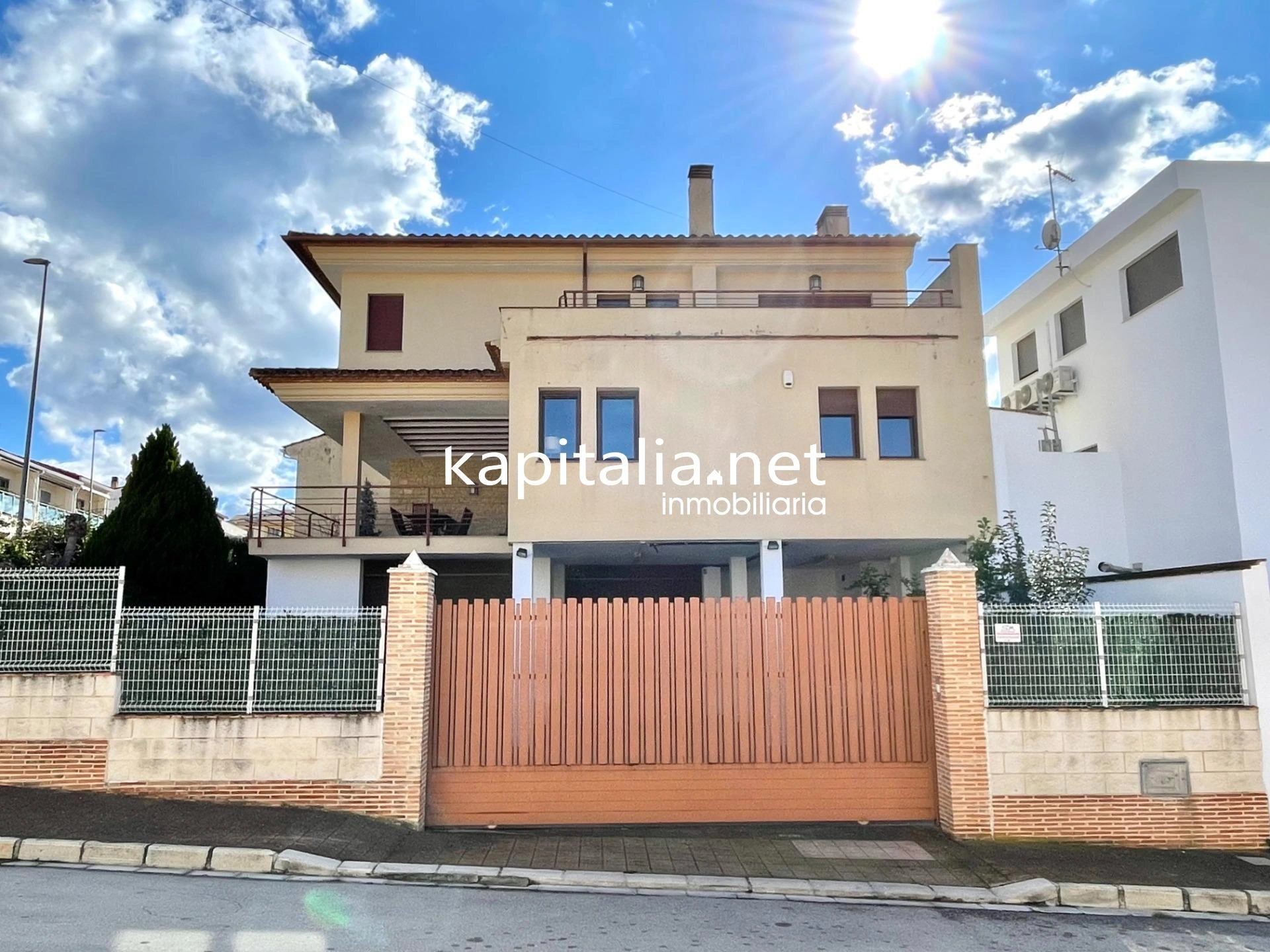 04130 - Espectacular casa adosada a la venta en Palomar