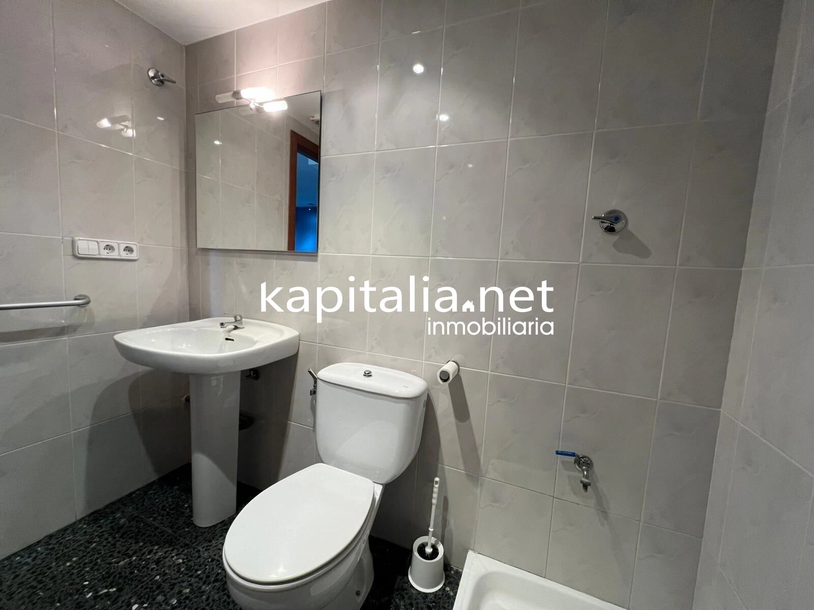 08900 - Entresuelo con 2 garajes a la venta en Ontinyent zona San José