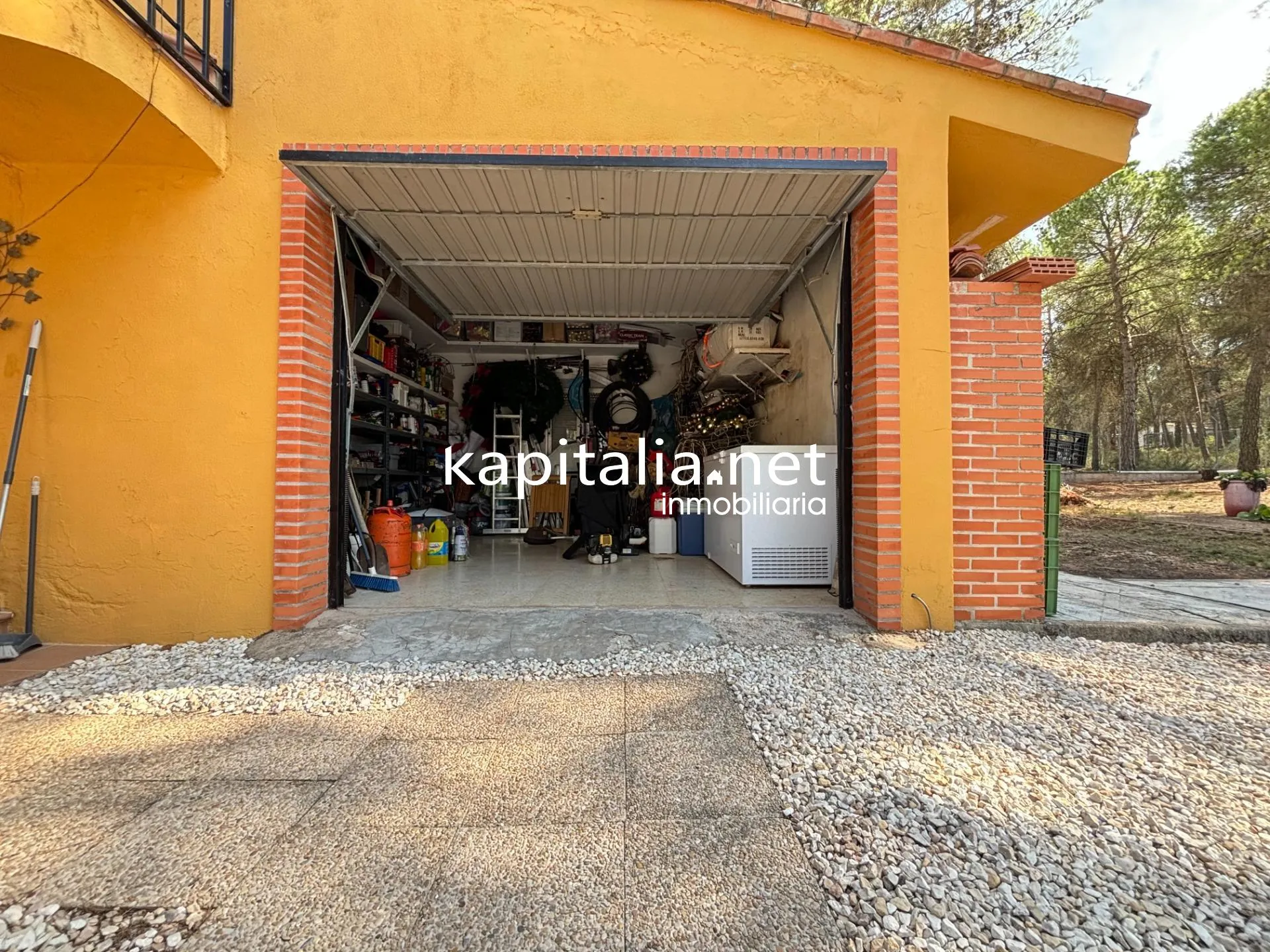 09402 - Propiedad con dos viviendas en Bocairent