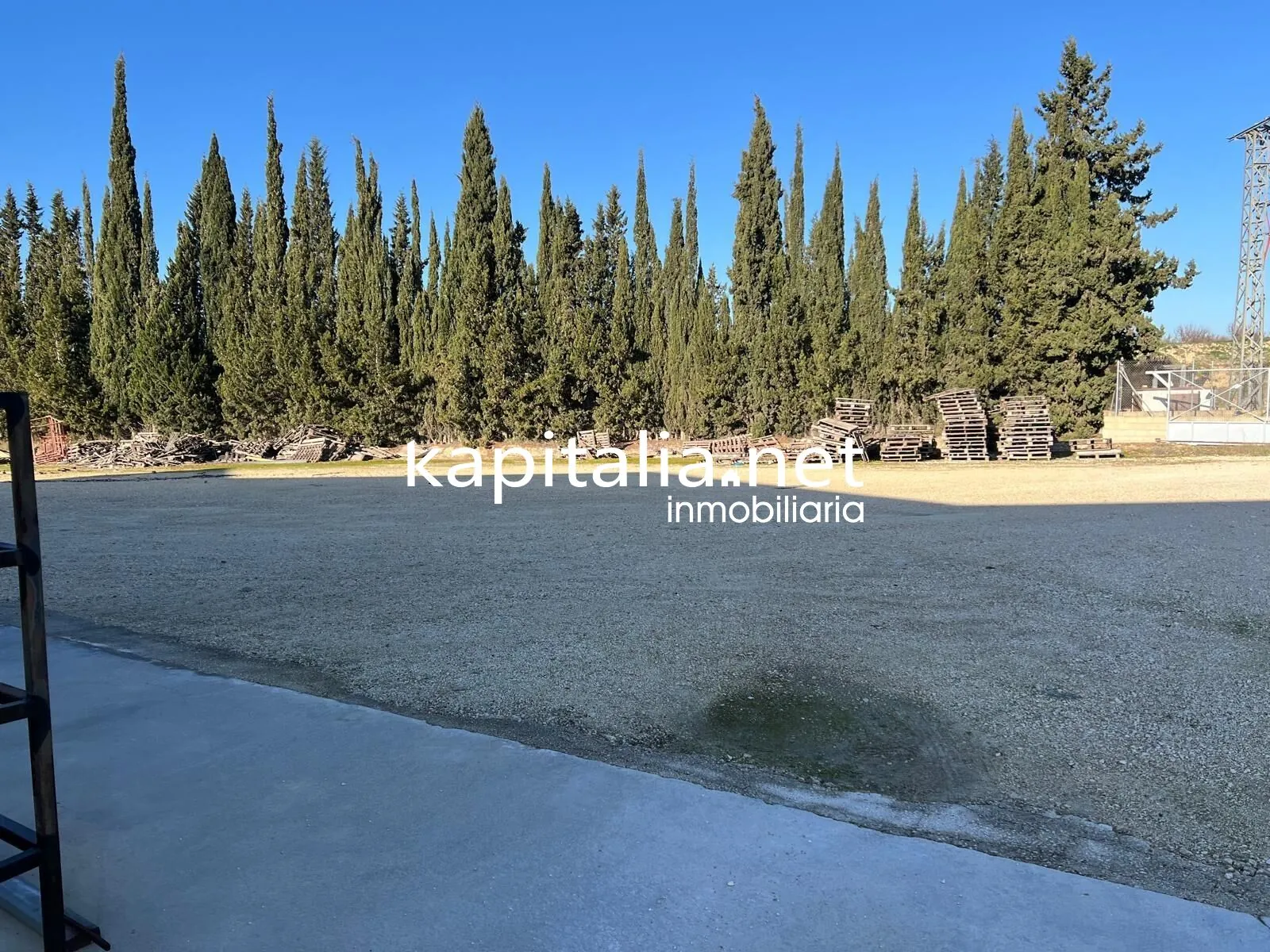 09907 - ESTUPENDA NAVE A LA VENTA EN QUATRETONDA
