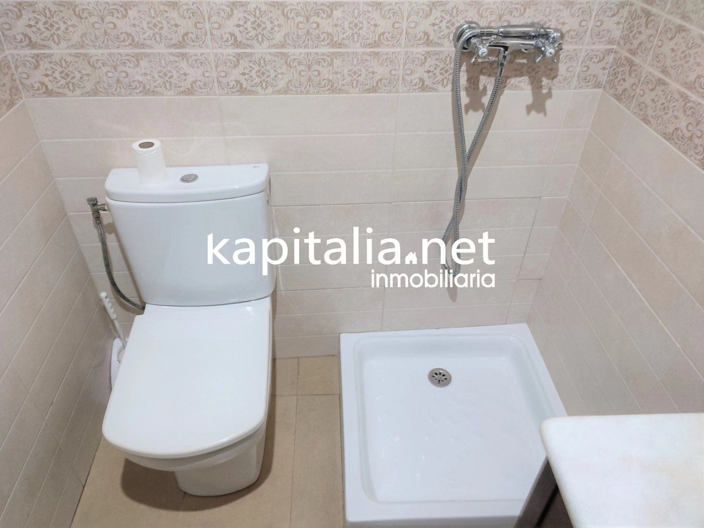 BONITA CASA REFORMADA A LA VENTA EN AGULLENT UBICADA EN ZONA TRANQUILA.