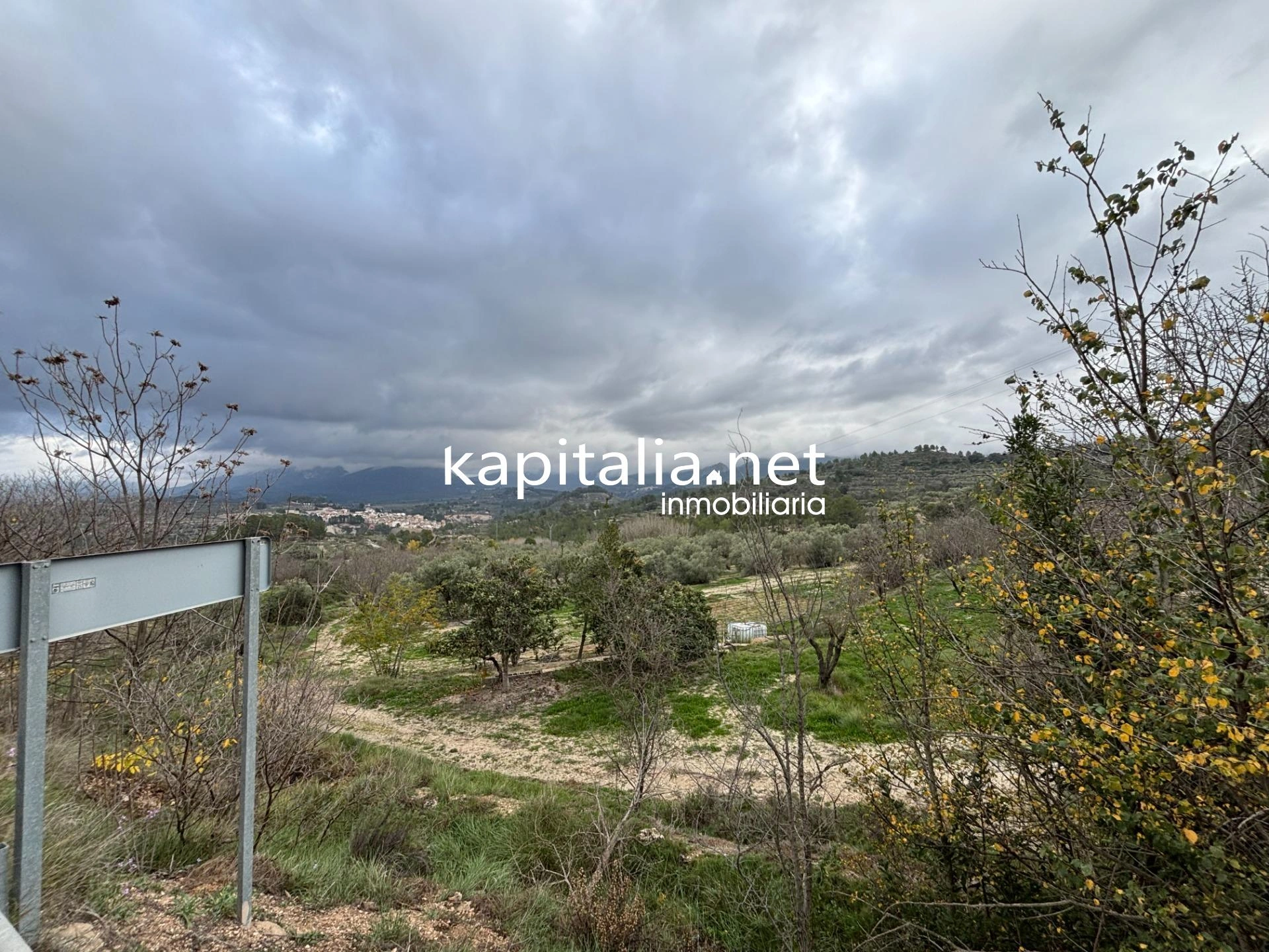 Finca con mucho terreno en Benilloba