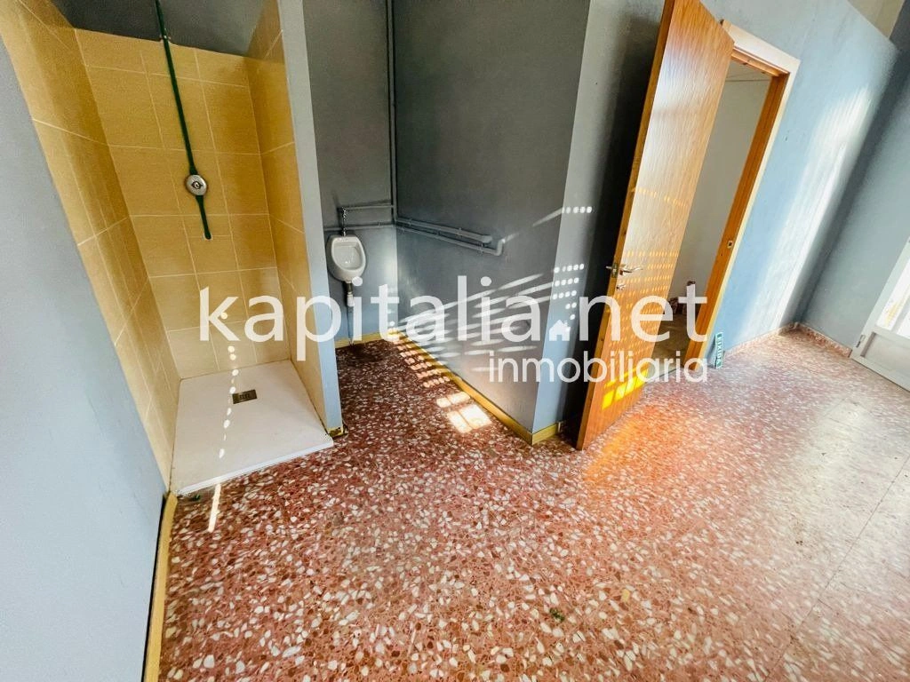 06570 - Local comercial en venta y alquiler en L´Olleria (Valencia)