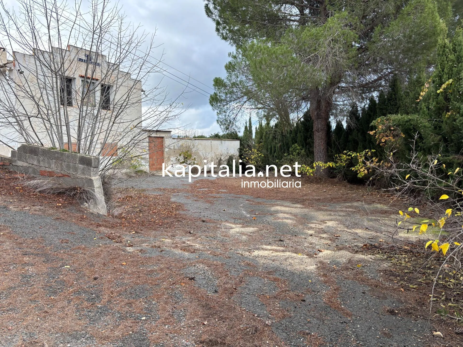 Finca con mucho terreno en Benilloba