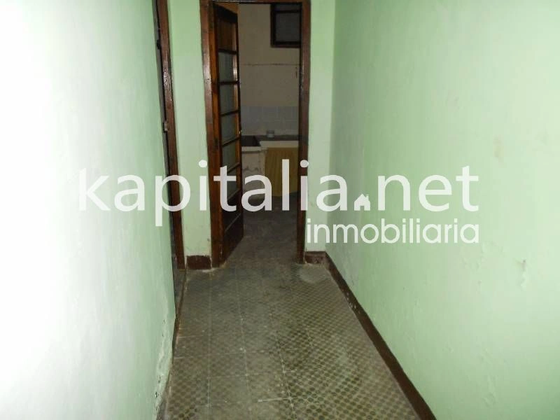 02294 - Piso en planta baja en la localidad de Bocairent. Negociable.