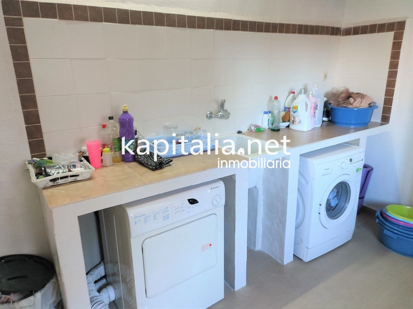 BONITA CASA REFORMADA A LA VENTA EN AGULLENT UBICADA EN ZONA TRANQUILA.