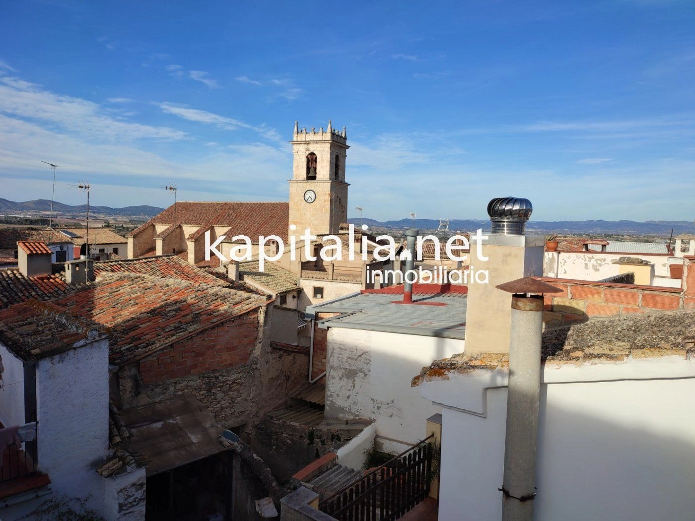 BONITA CASA REFORMADA A LA VENTA EN AGULLENT UBICADA EN ZONA TRANQUILA.