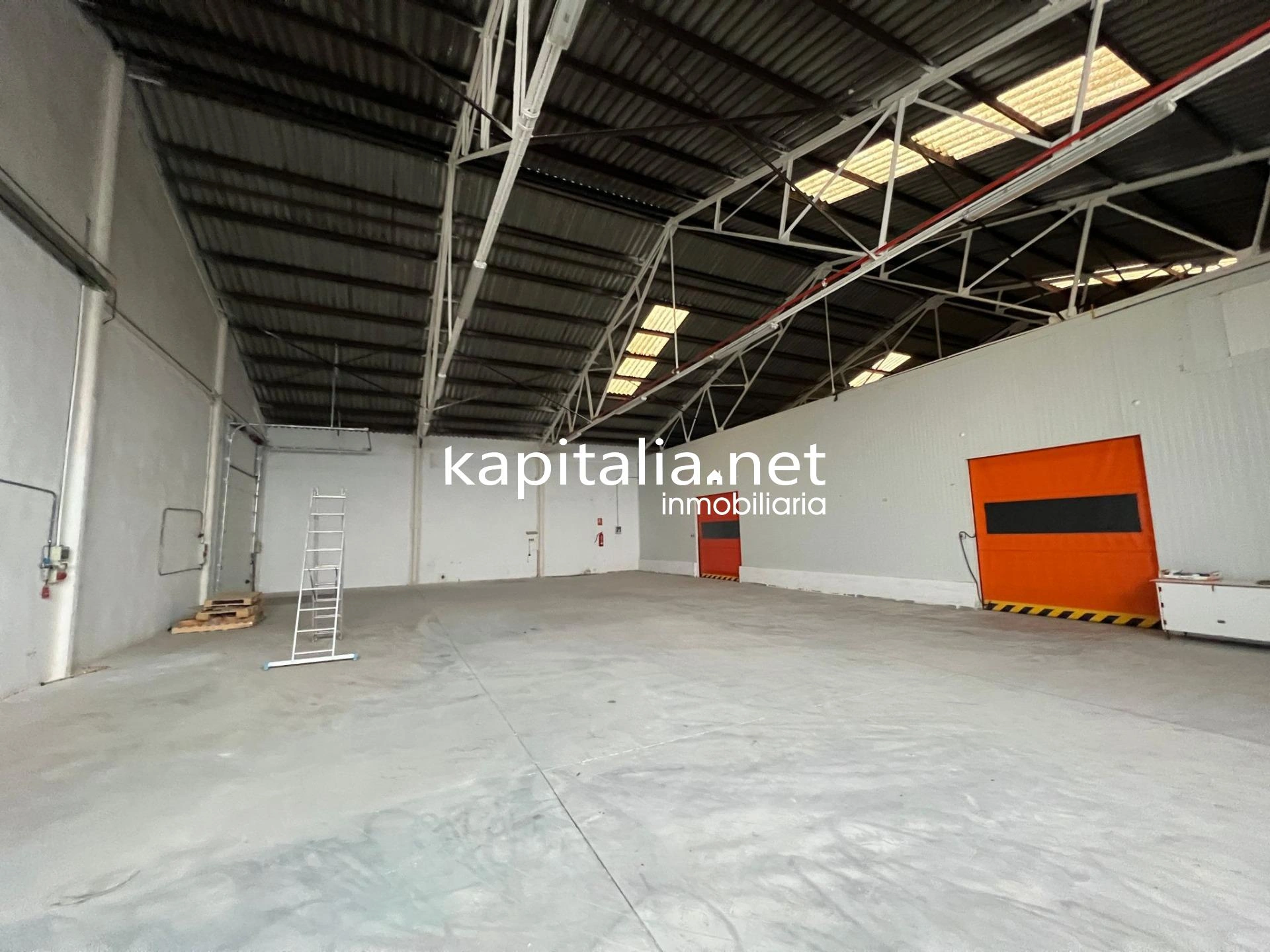 08998 - Nave a la venta y alquiler en Agullent