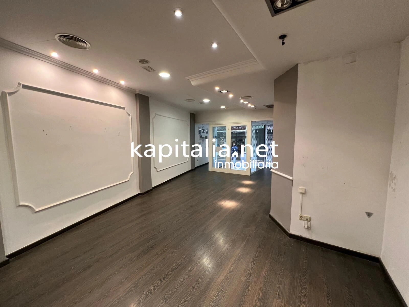 09765 - LOCAL COMERCIAL ZONA CENTRO A LA VENTA EN XATIVA