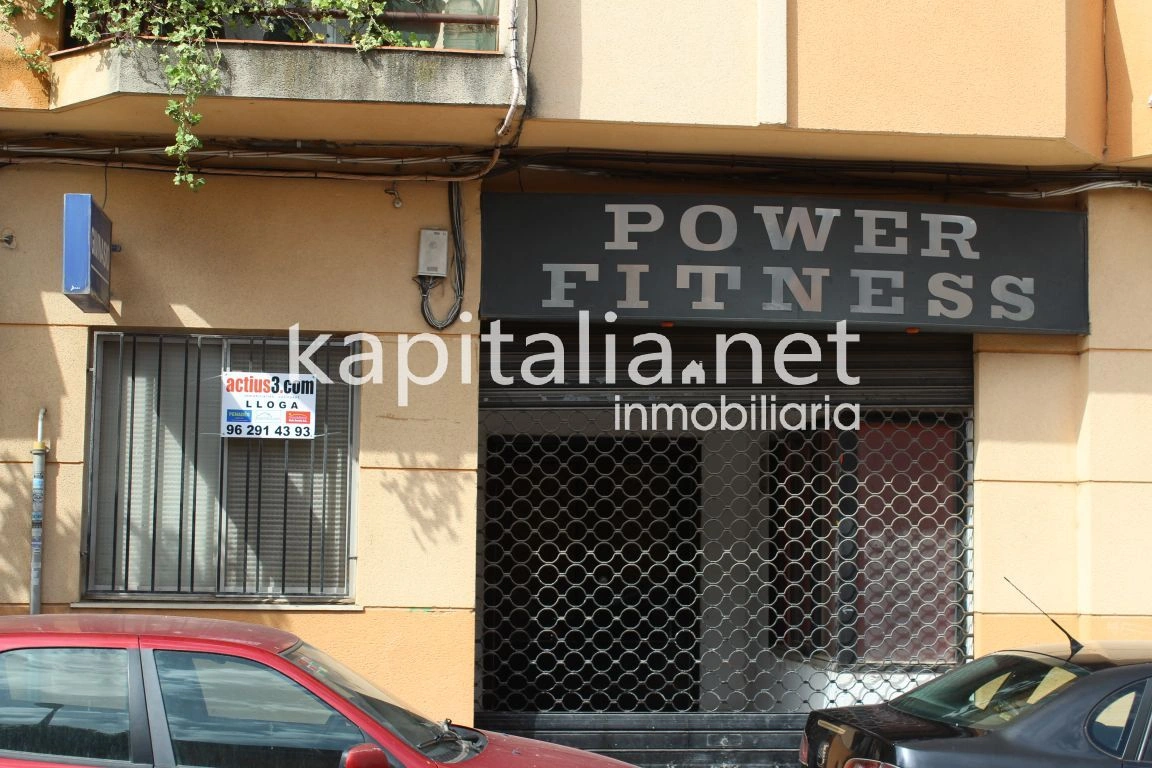 Se alquila local comercial