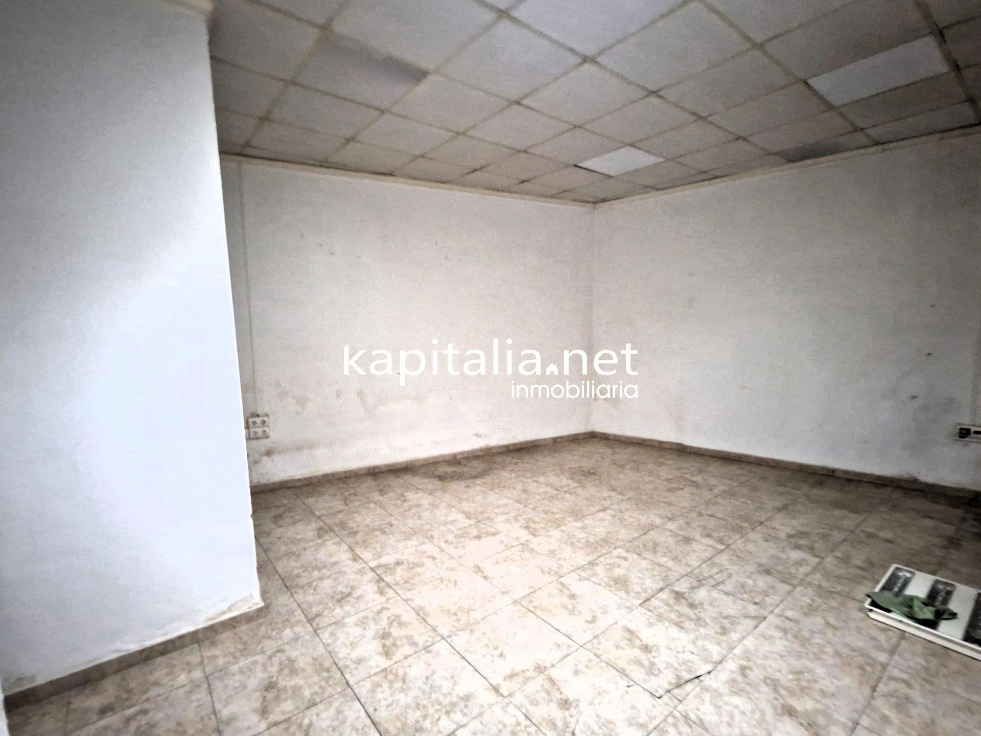 Venta o alquiler de nave o gran local comercial en Olleria