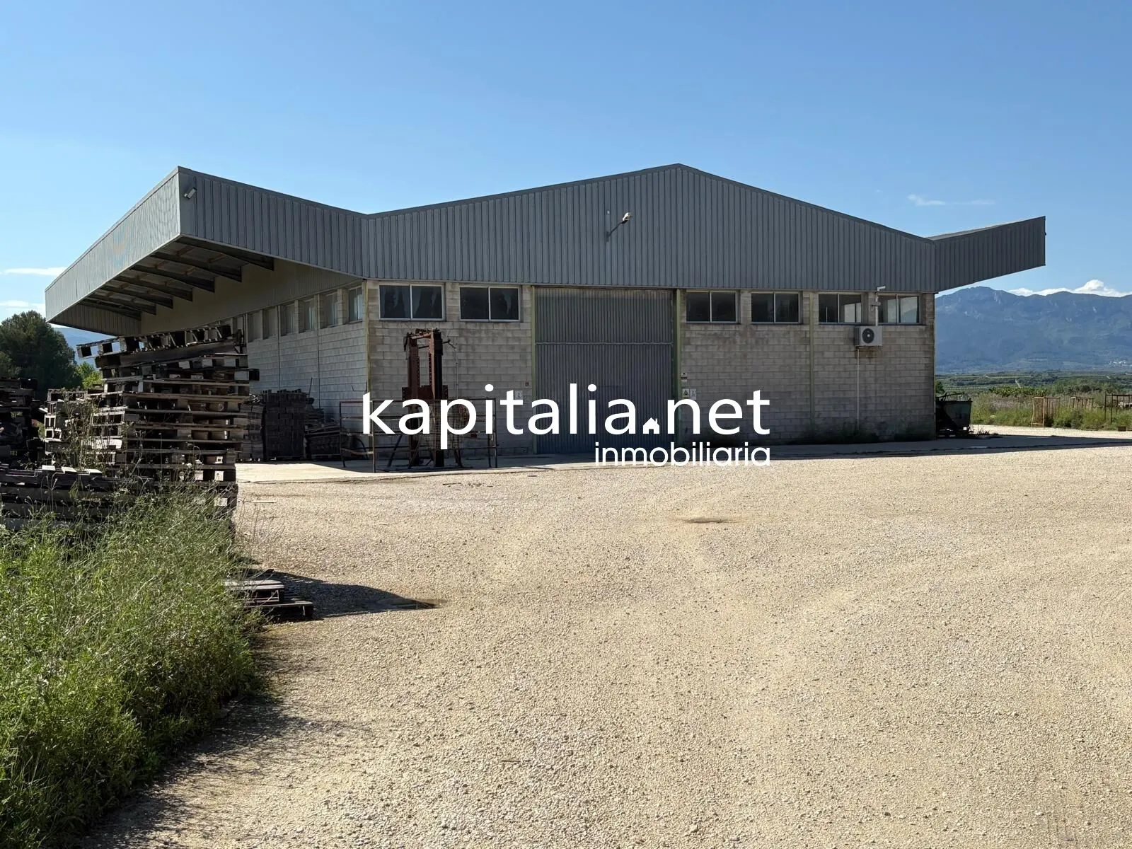 09907 - ESTUPENDA NAVE A LA VENTA EN QUATRETONDA
