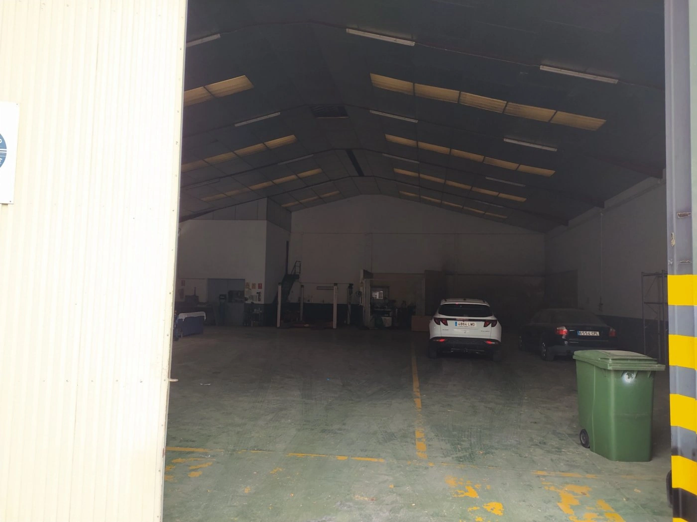 07061 - NAVE A LA VENTA EN XATIVA CON TALLER MECÁNICO