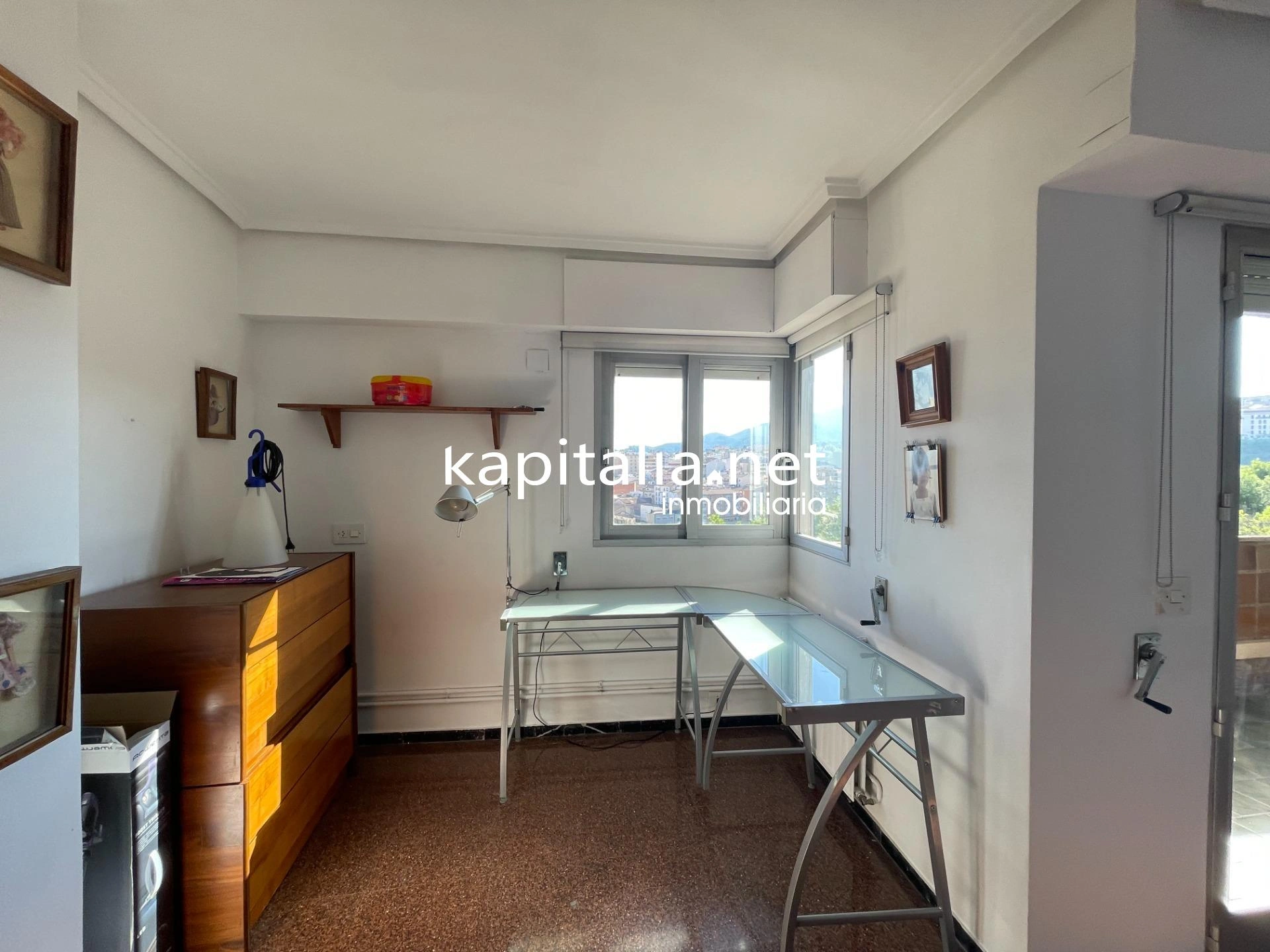 Ático duplex con chimenea y vistas panorámicas
