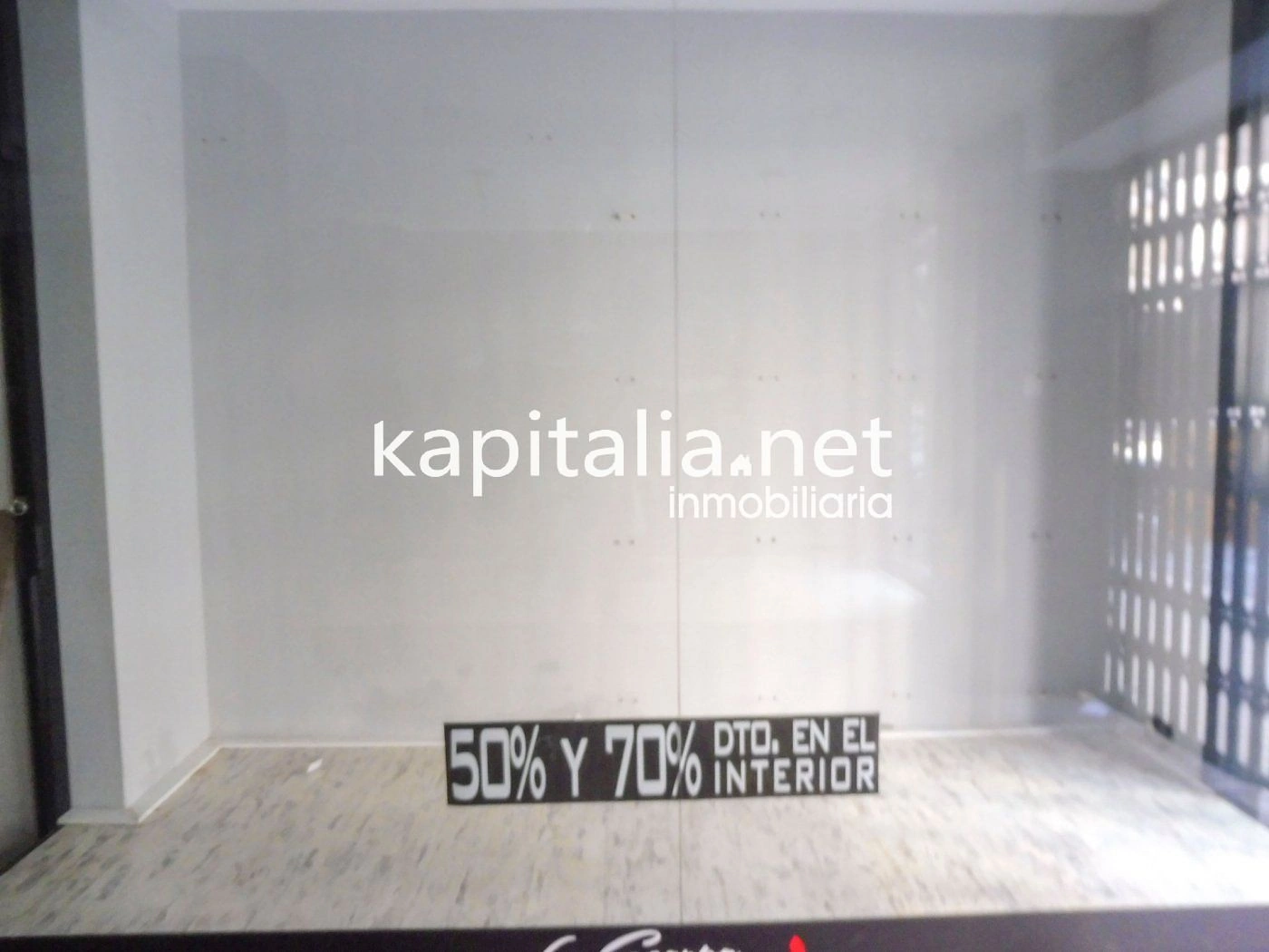 04562 - Gran local comercial a la venta en Xátiva.