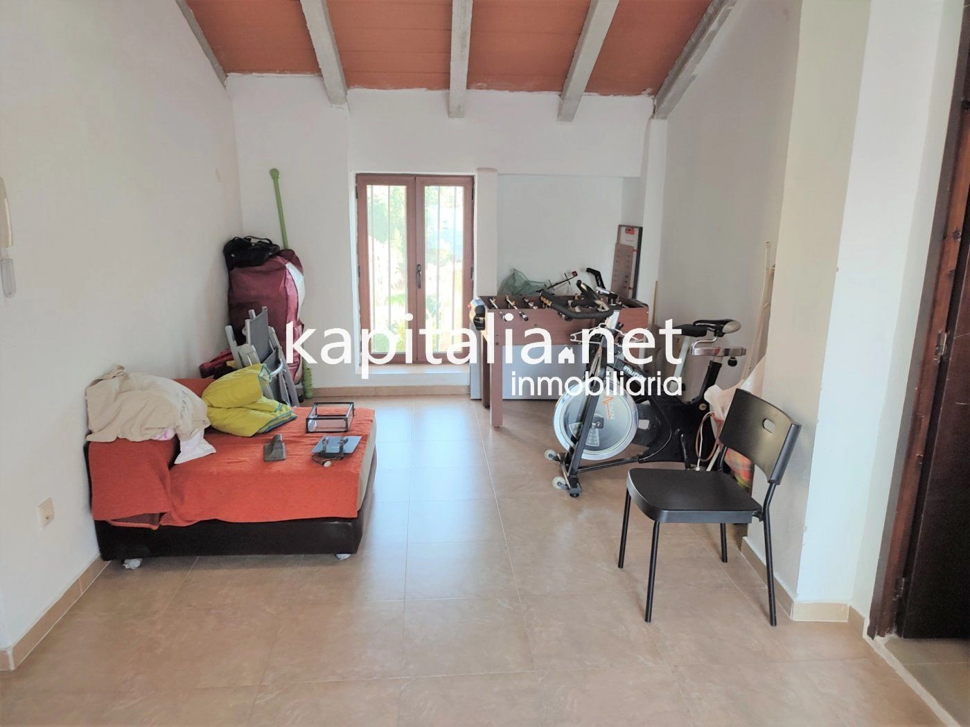 BONITA CASA REFORMADA A LA VENTA EN AGULLENT UBICADA EN ZONA TRANQUILA.