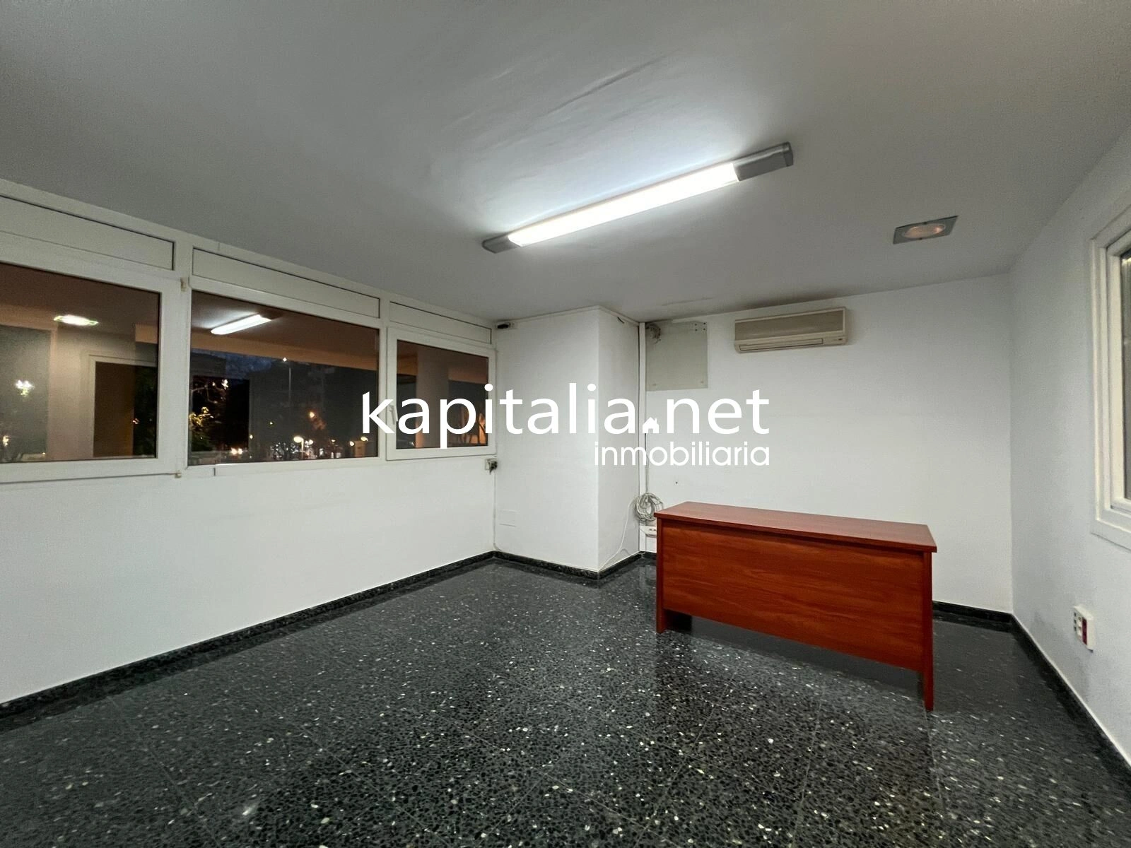 08900 - Entresuelo con 2 garajes a la venta en Ontinyent zona San José