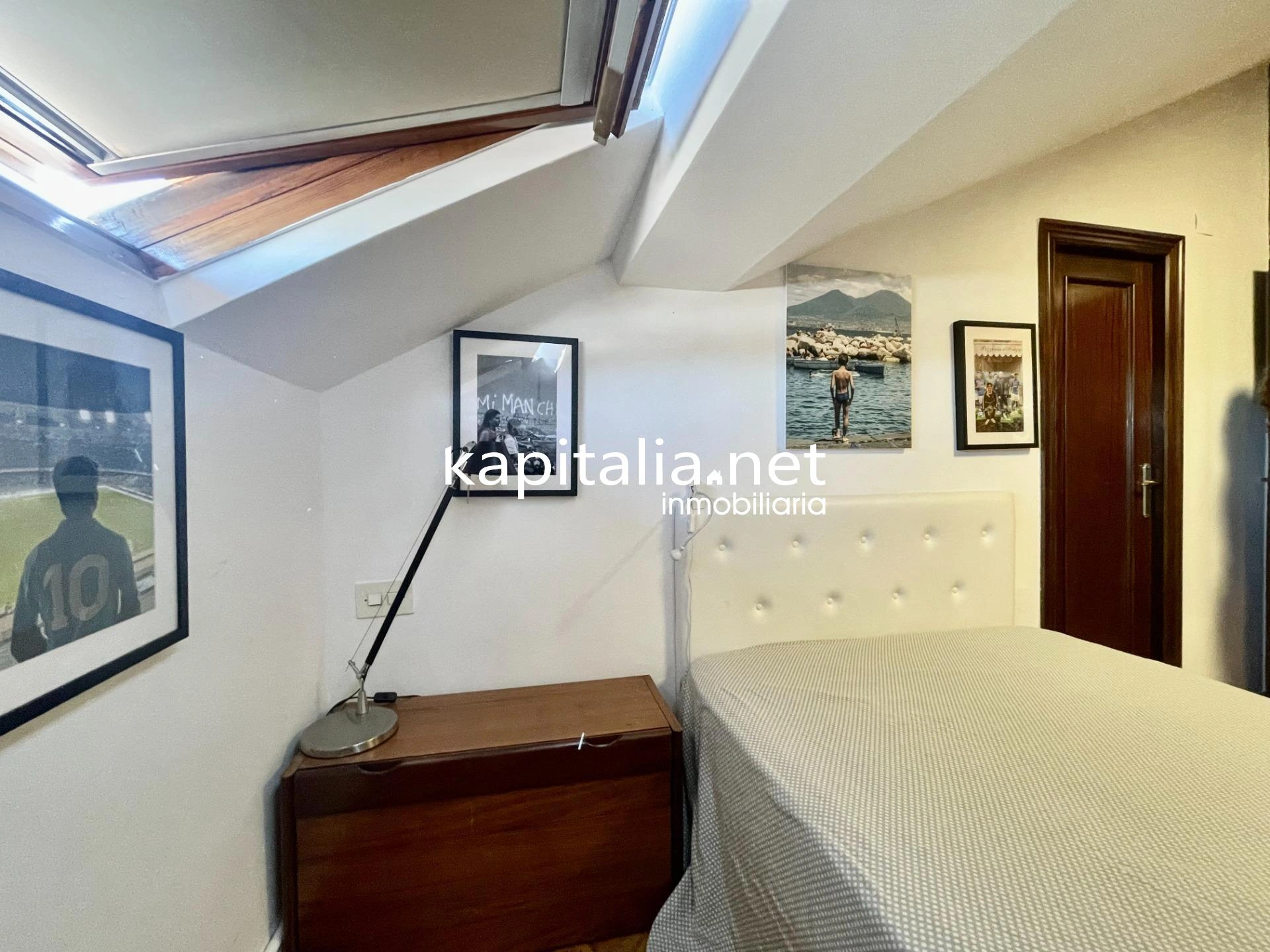 Ático duplex con chimenea y vistas panorámicas