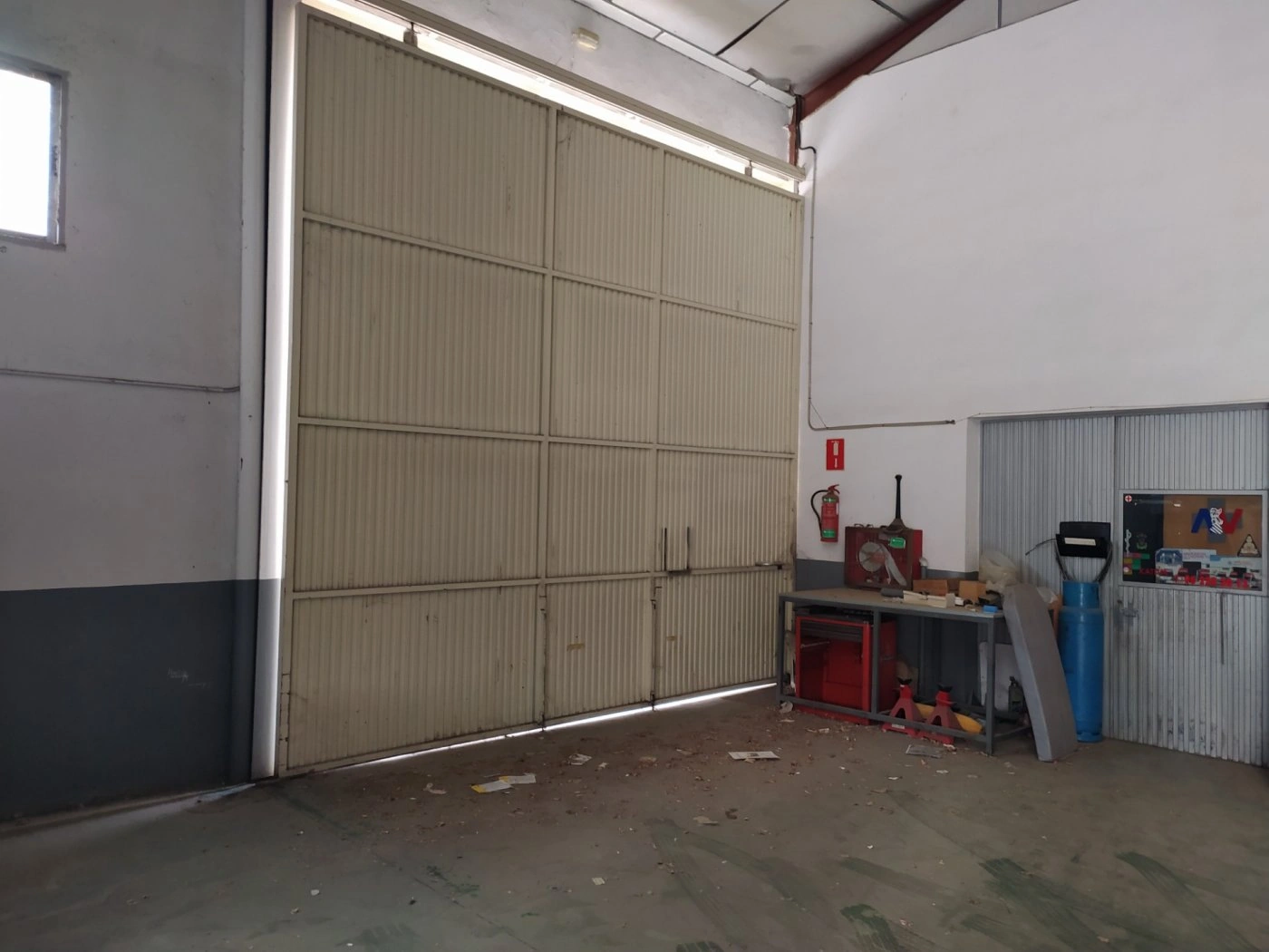 07061 - NAVE A LA VENTA EN XATIVA CON TALLER MECÁNICO