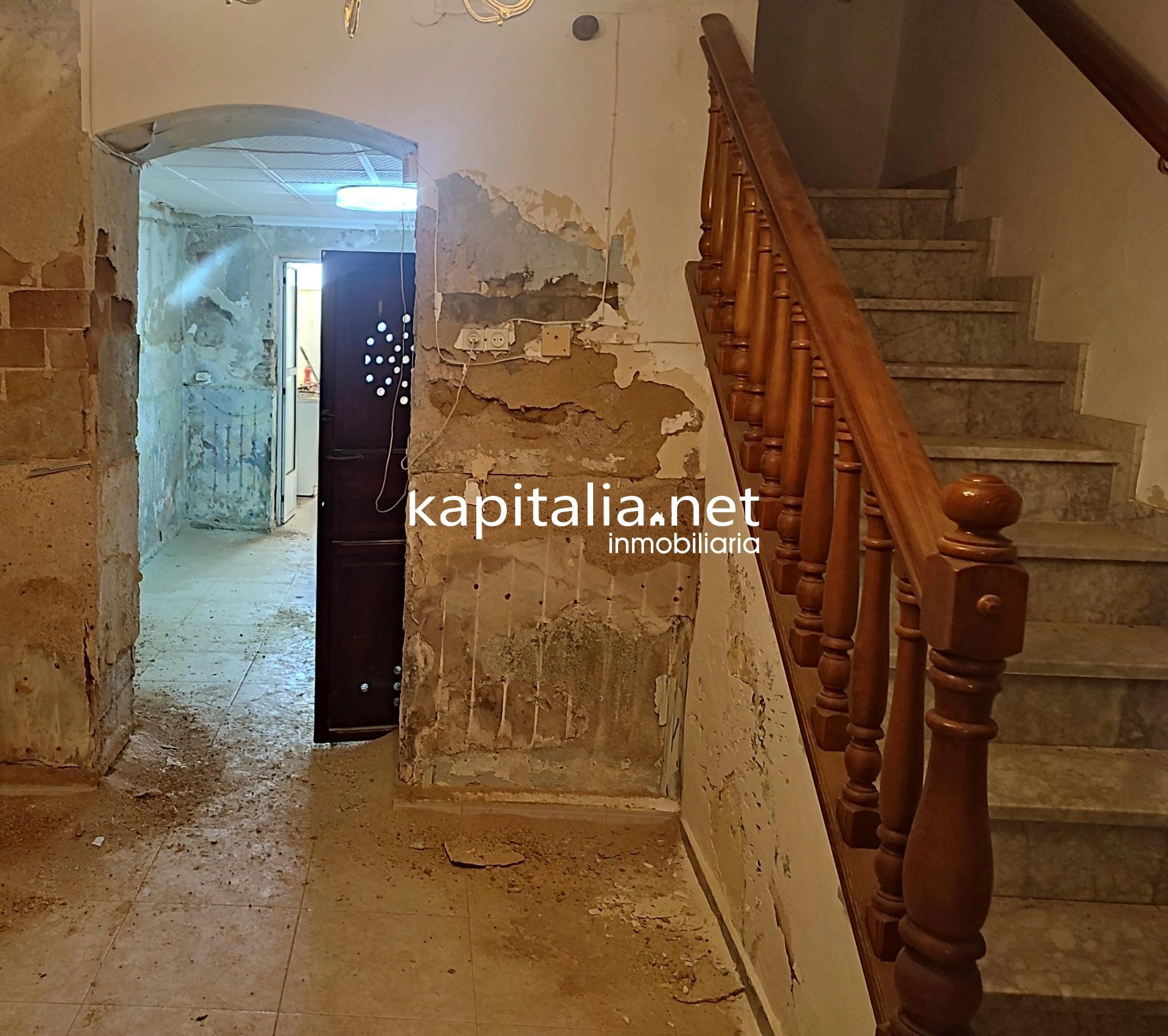 09240 - CASA A LA VENTA PARA REFORMAR EN AGULLENT