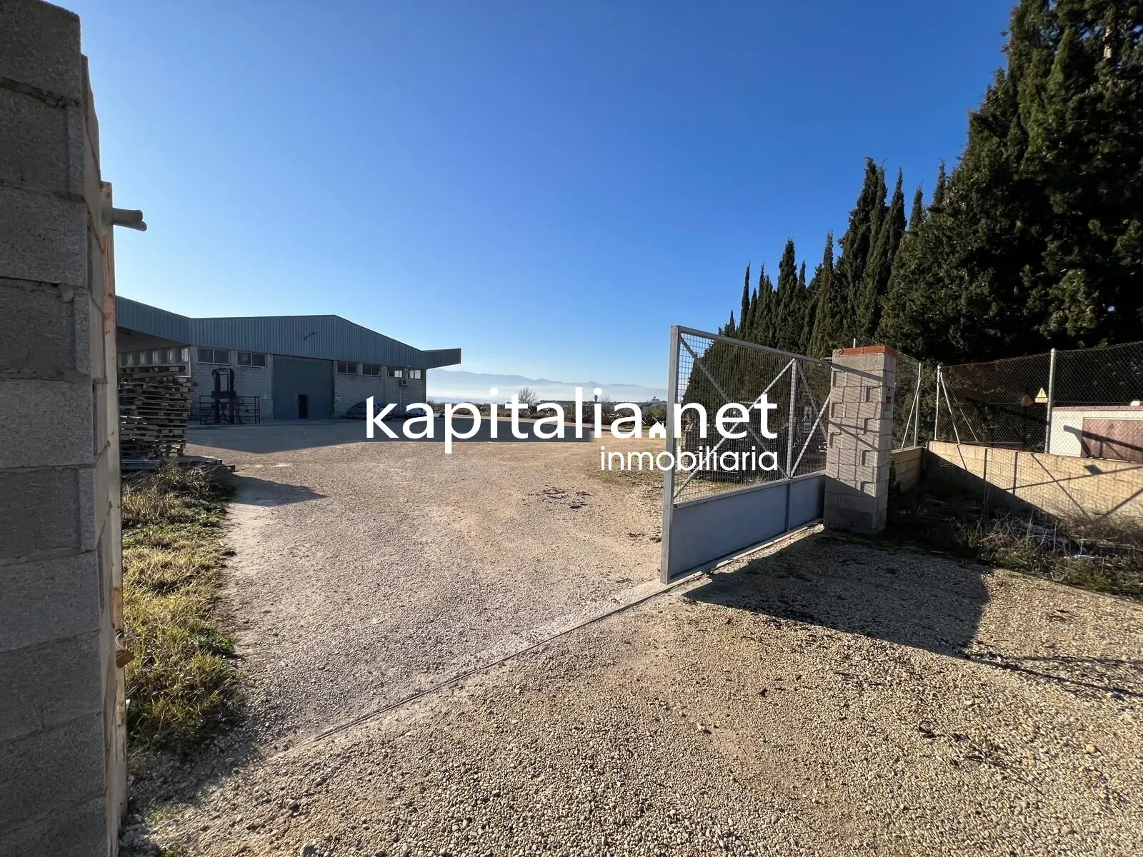 09907 - ESTUPENDA NAVE A LA VENTA EN QUATRETONDA
